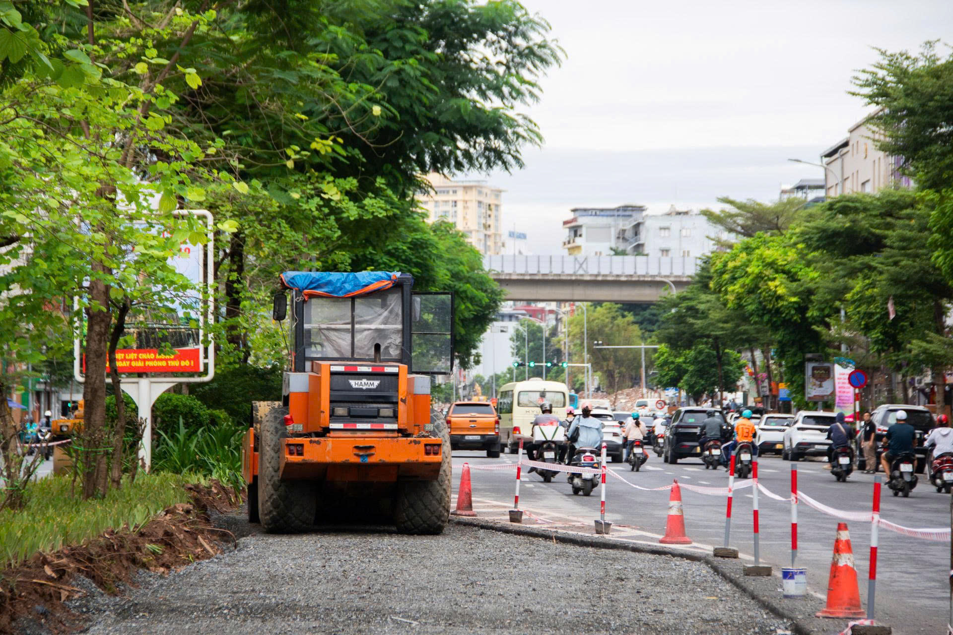 Hà Nội: Xén dải phân cách, mở thêm “đường thoát” cho phố Ô Chợ Dừa- Ảnh 4.
