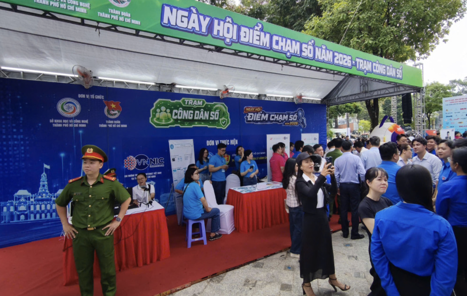 TP.HCM đưa "Bình dân học vụ số" đến gần người dân bằng nhiều mô hình - Ảnh 3.