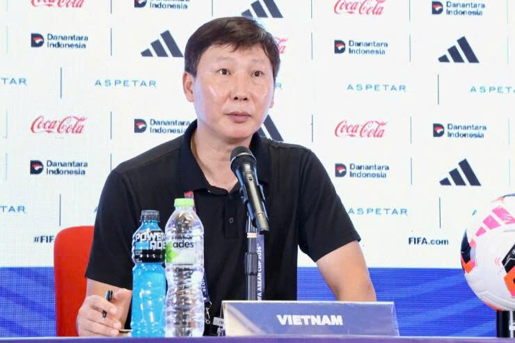 HLV Kim Sang-sik chỉ ra nguy&ecirc;n nh&acirc;n khiến tuyển Việt Nam để thua Malaysia- Ảnh 1.