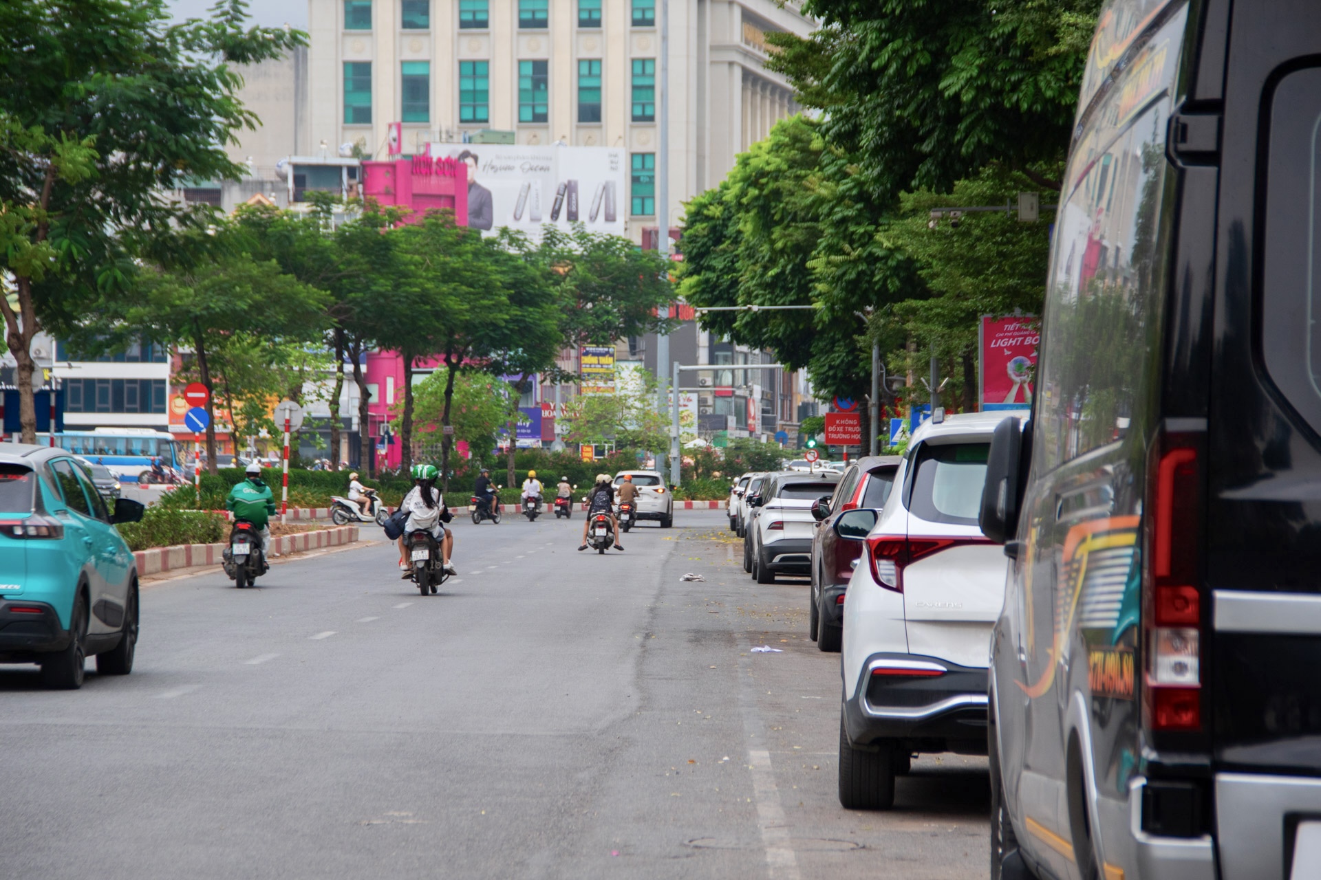 Hà Nội: Xén dải phân cách, mở thêm “đường thoát” cho phố Ô Chợ Dừa- Ảnh 12.