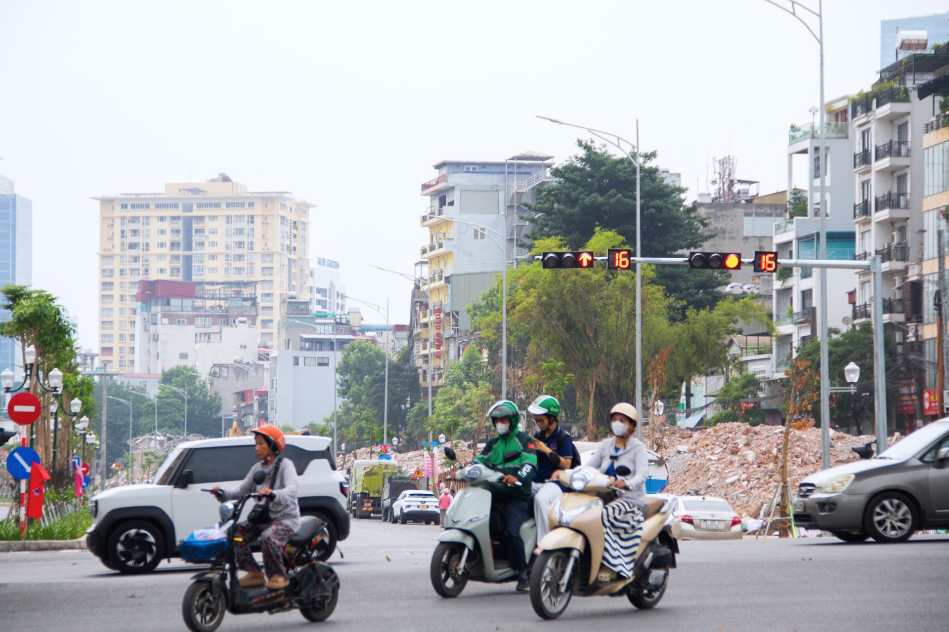 Hà Nội: Xén dải phân cách, mở thêm “đường thoát” cho phố Ô Chợ Dừa- Ảnh 14.