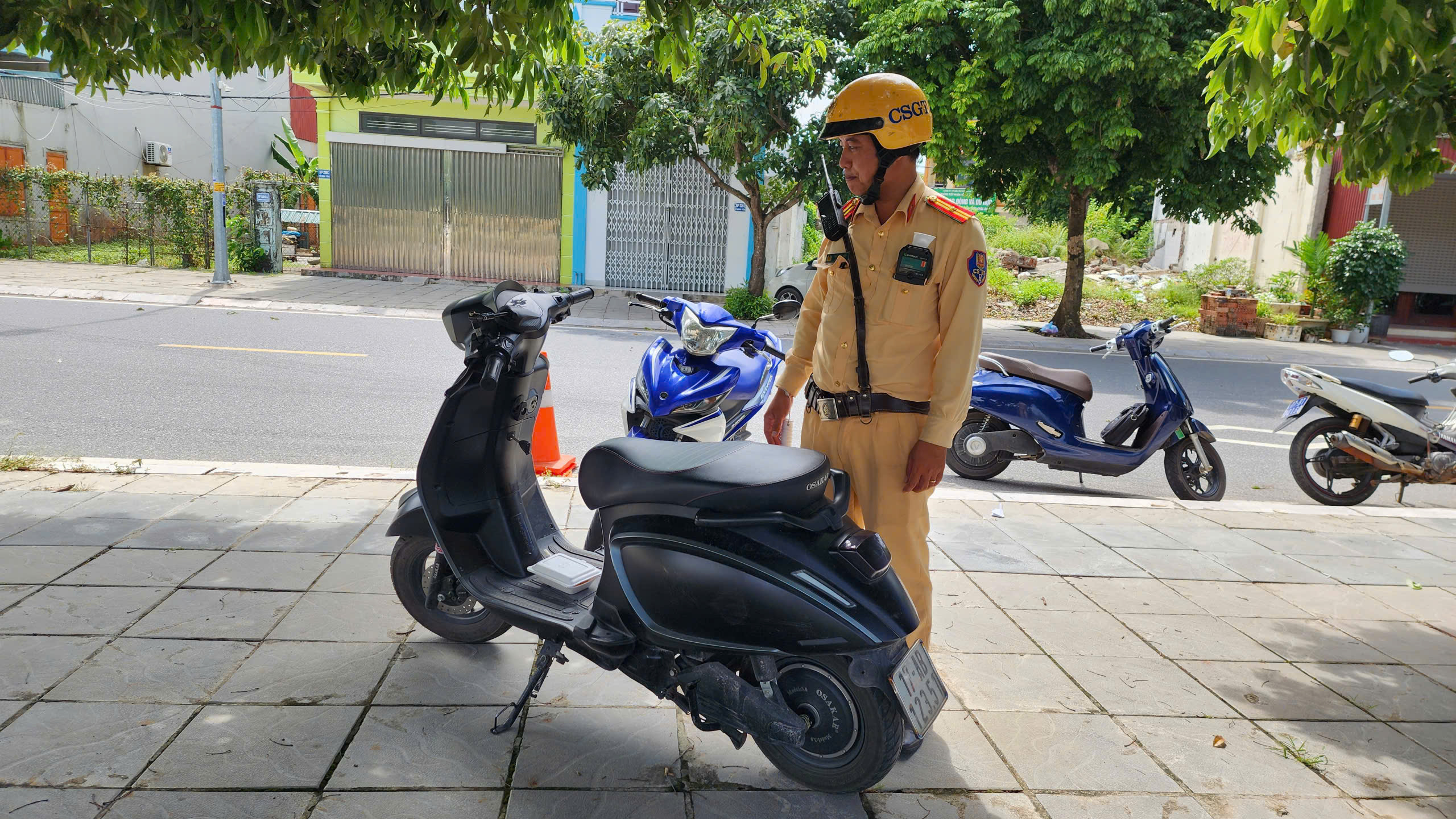 Hưng Y&ecirc;n: CSGT xử nghi&ecirc;m học sinh chế gương chiếu hậu để đối ph&oacute;- Ảnh 3.