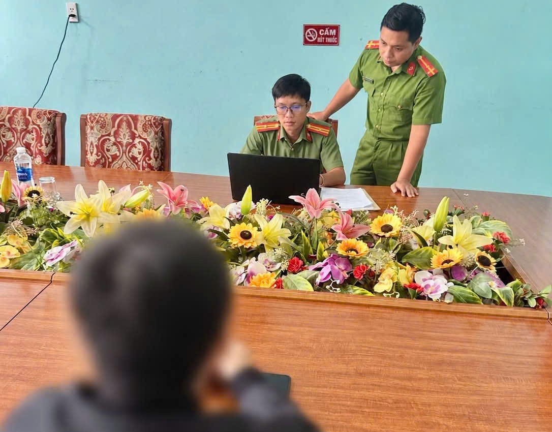 Xử phạt thanh ni&ecirc;n chia sẻ video nh&oacute;m thanh thiếu ni&ecirc;n mang dao "diễu phố&rdquo;- Ảnh 1.