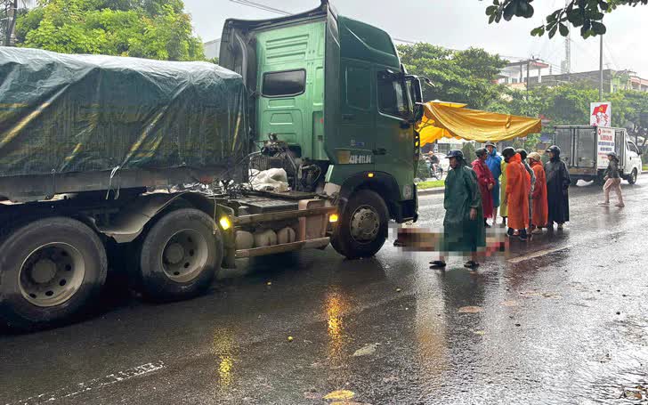 Khánh Hòa: Va chạm trên đại lộ Nguyễn Tất Thành, một người tử vong- Ảnh 2.