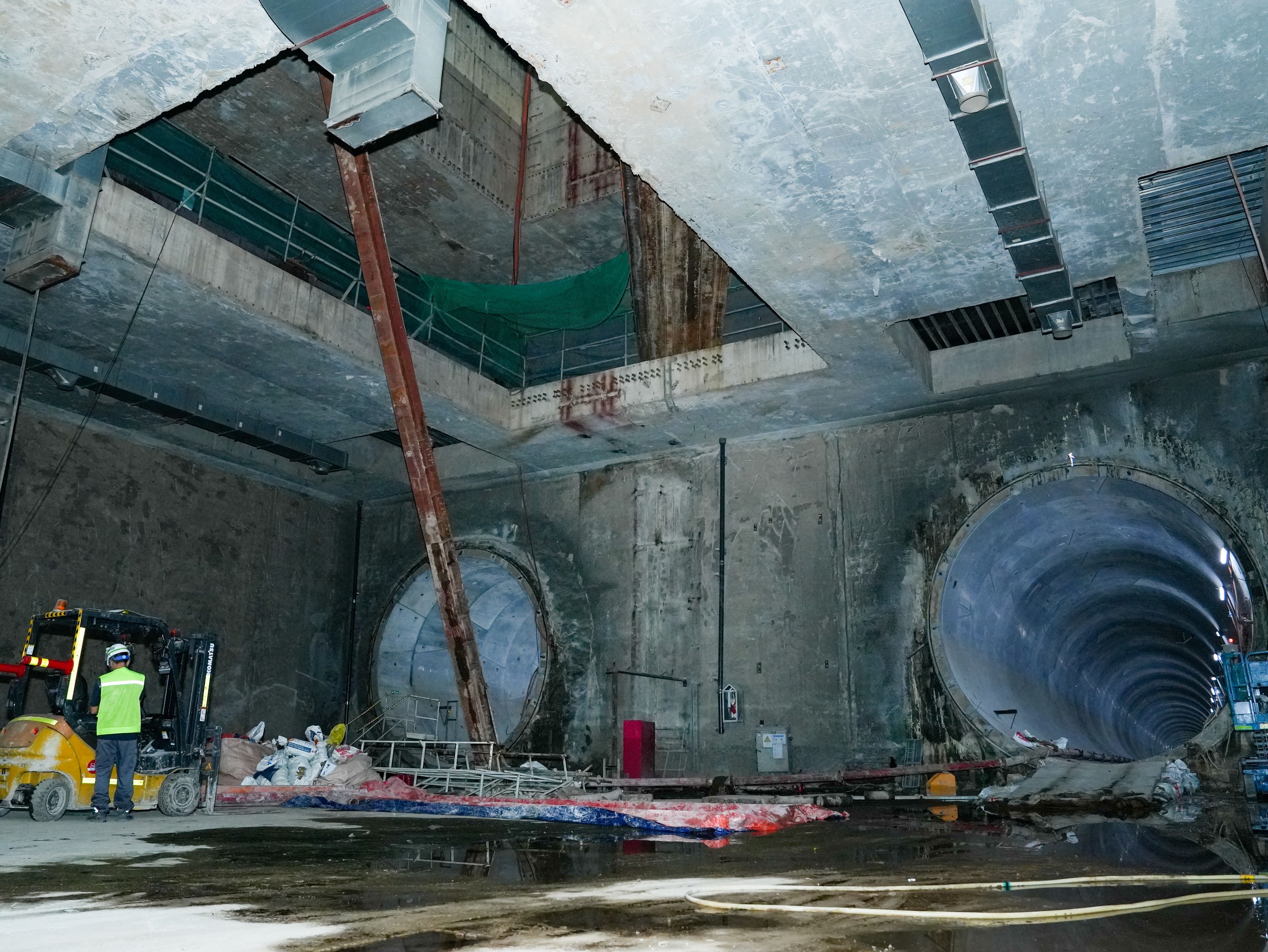 Cận cảnh triển khai thi c&ocirc;ng b&ecirc; t&ocirc;ng giai đoạn đầu trong hầm tuyến metro Nhổn - ga H&agrave; Nội - Ảnh 13.