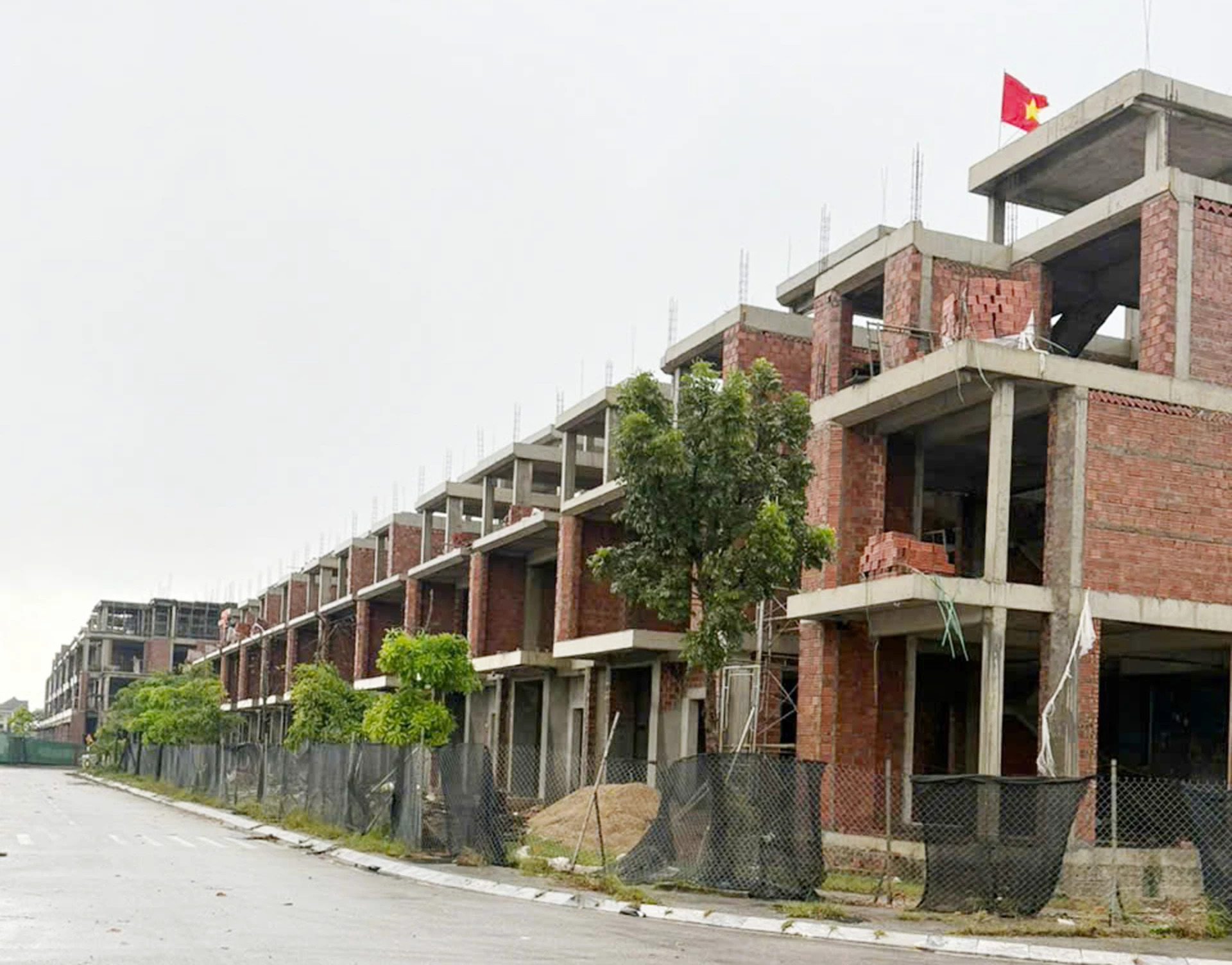 Quảng Trị r&agrave; so&aacute;t 82 dự &aacute;n nh&agrave; ở, khu đ&ocirc; thị để gỡ vướng- Ảnh 2.