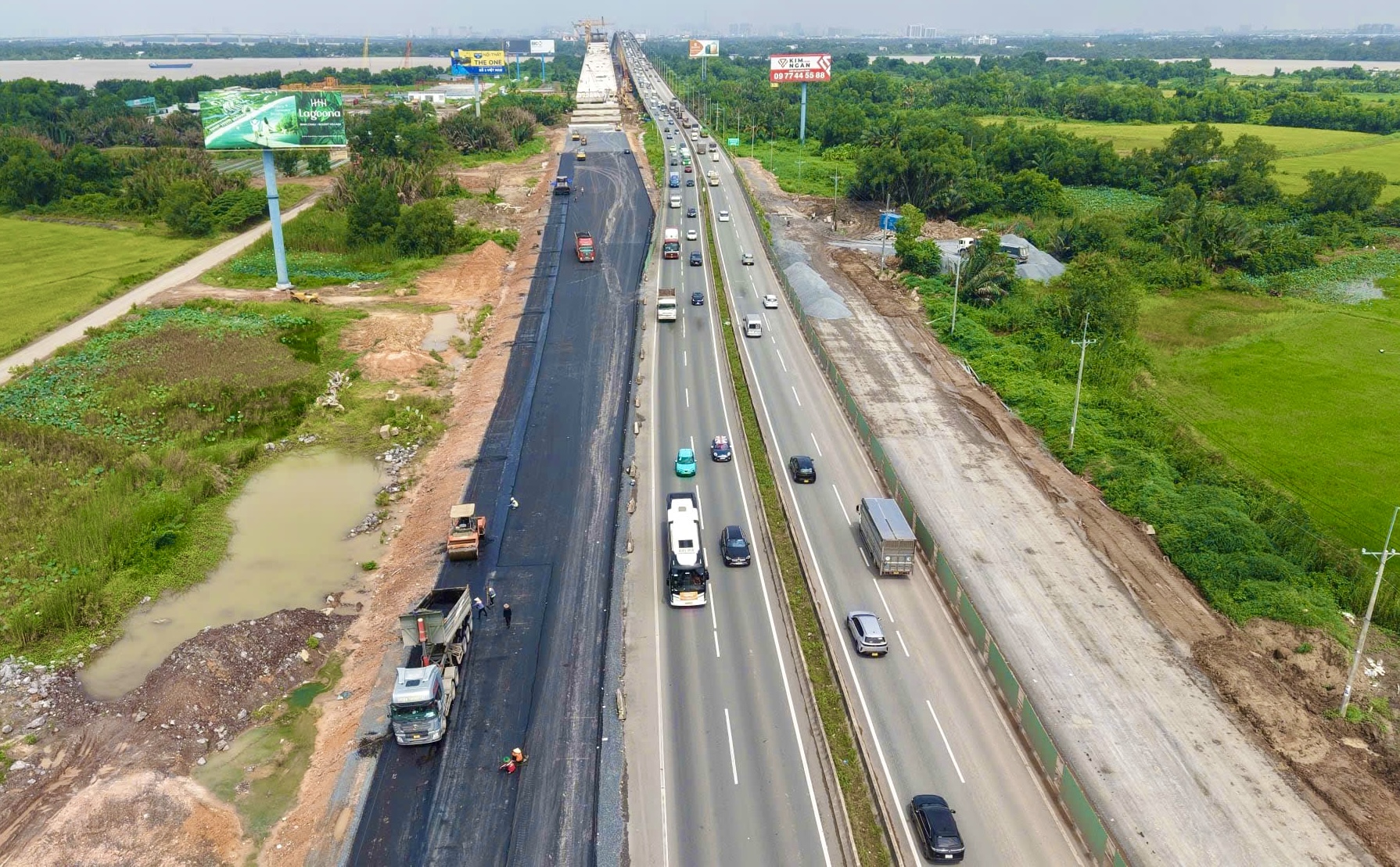 Mở rộng cao tốc TP.HCM - Long Th&agrave;nh: Thiếu nhựa đường v&agrave; nh&acirc;n sự trong giai đoạn tăng tốc - Ảnh 4.