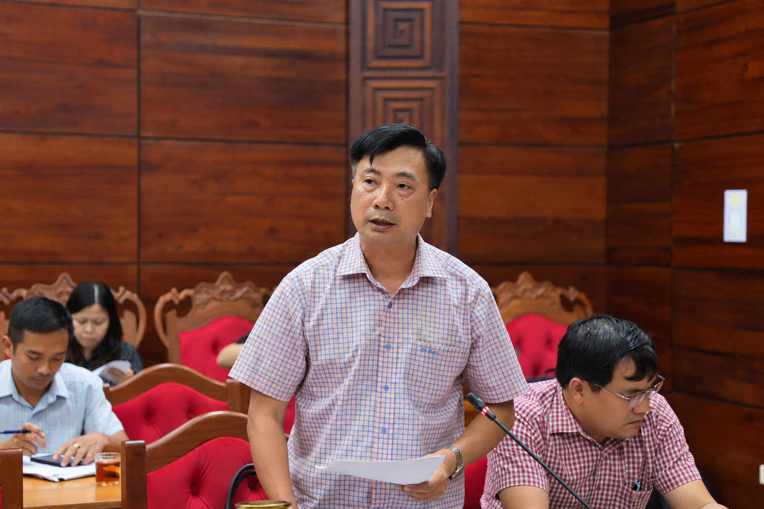 Đắk Lắk: Nhiều vị tr&iacute; tại Nh&agrave; thi đấu Ea Drăng b&ecirc; t&ocirc;ng kh&ocirc;ng đạt y&ecirc;u cầu- Ảnh 1.