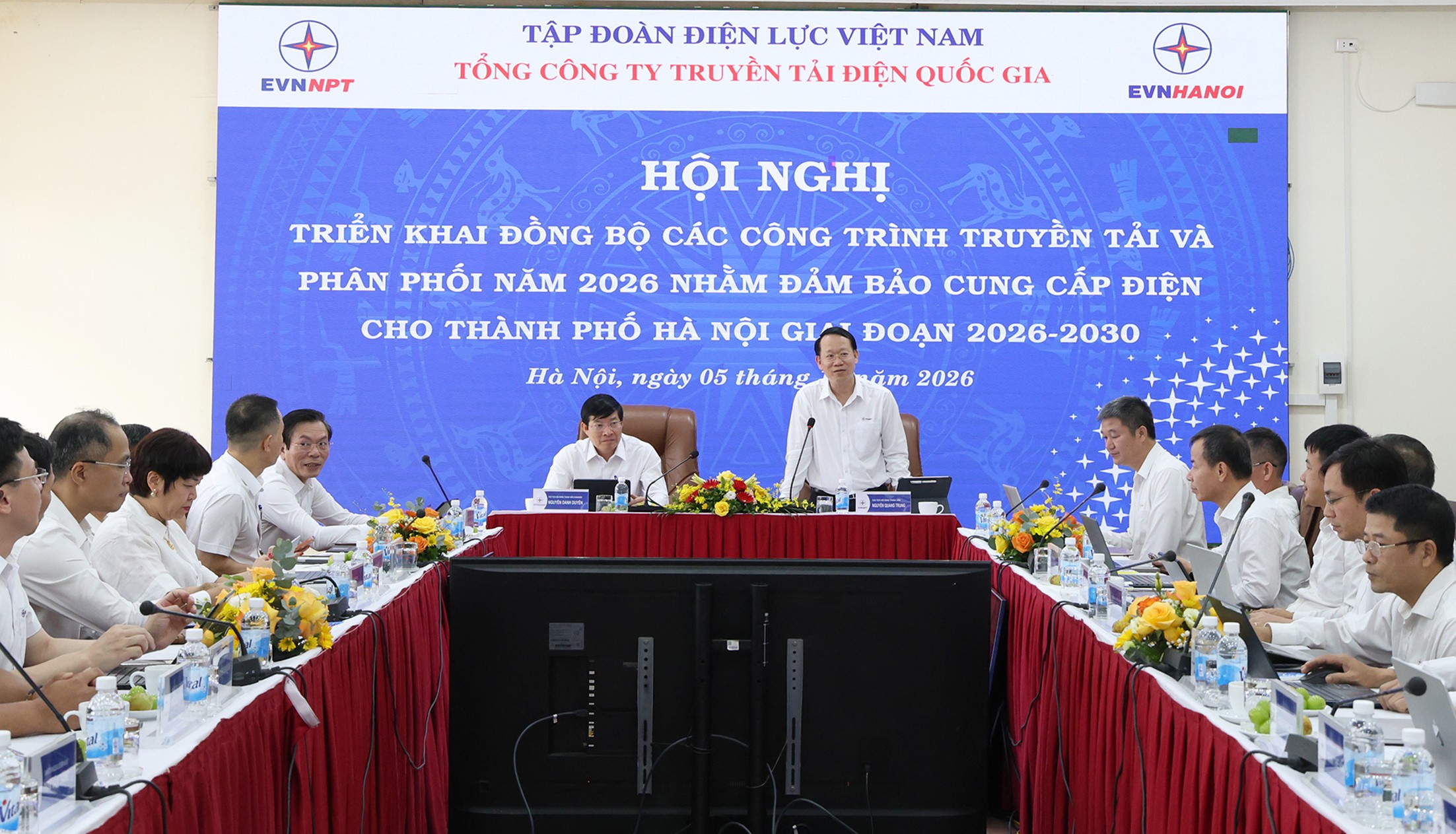 EVNNPT và EVNHANOI tăng cường phối hợp, đồng bộ đầu tư để đảm bảo cung cấp điện cho Thủ đô - Ảnh 1.