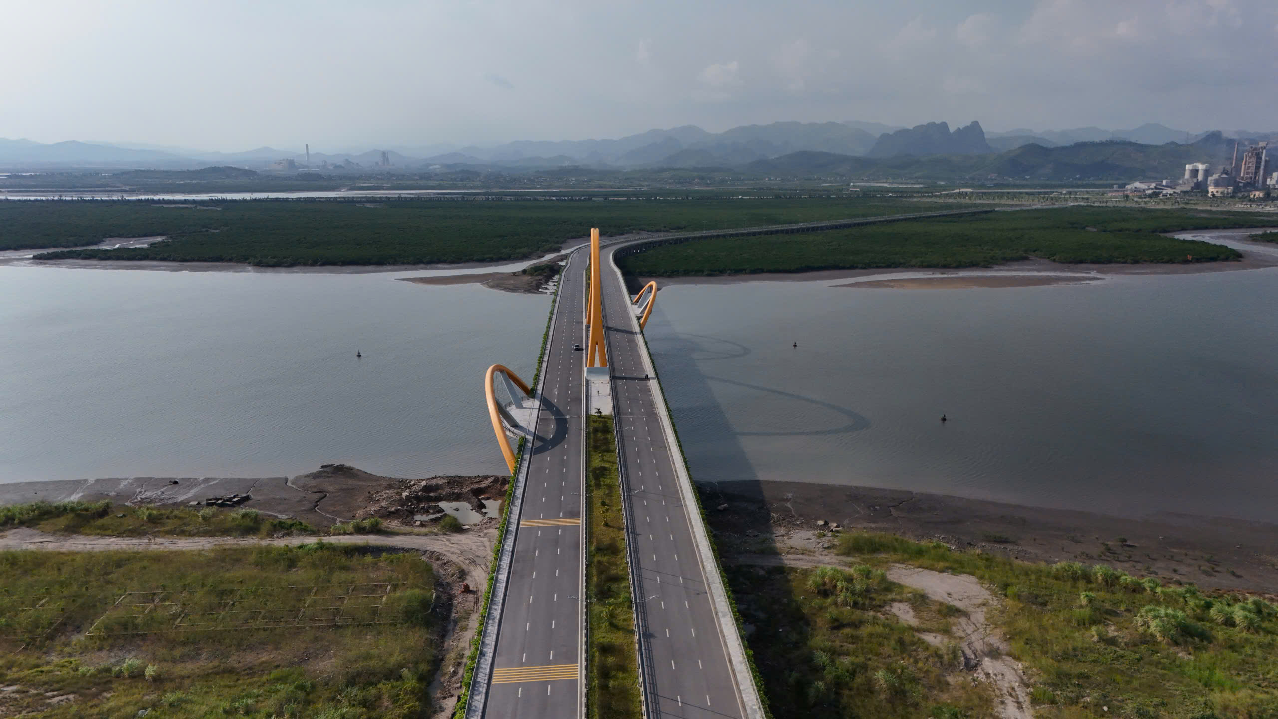 Quảng Ninh: H&agrave;nh tr&igrave;nh hơn 60 năm từ v&ugrave;ng than đến th&agrave;nh phố xanh, hiện đại- Ảnh 3.