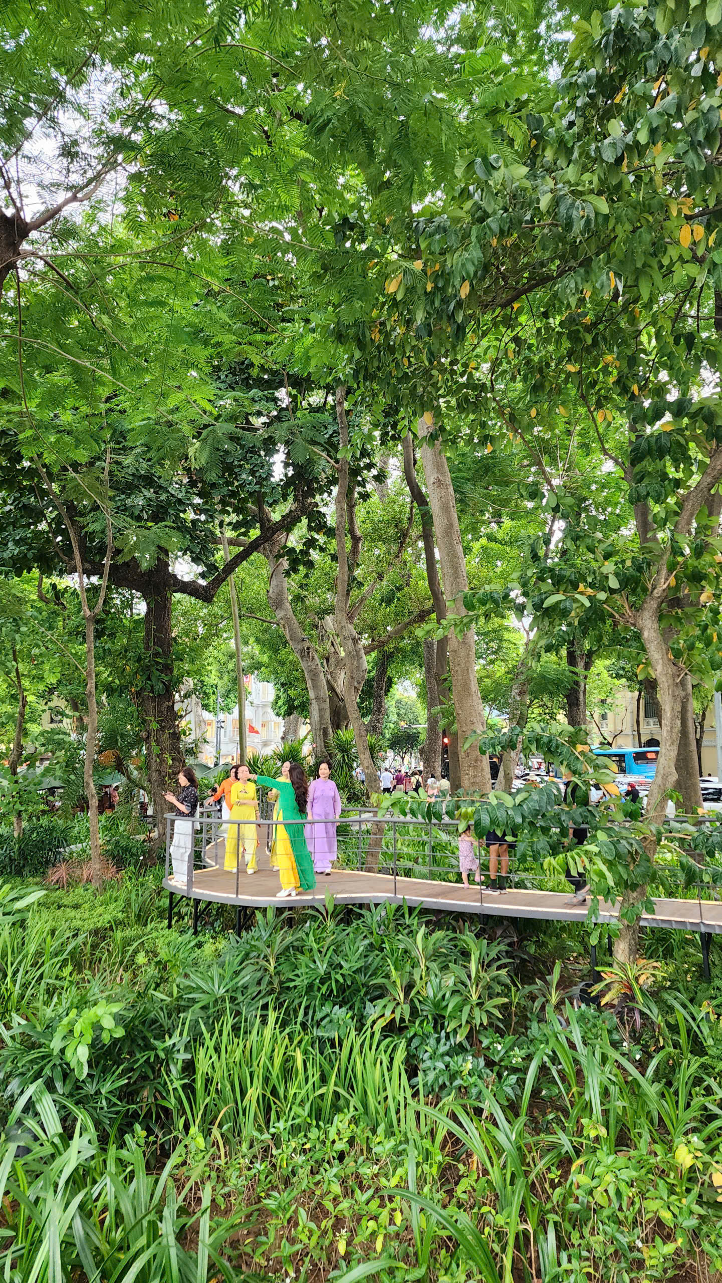 &ldquo;Dải lụa k&yacute; ức&rdquo;: Kh&ocirc;ng tạo th&ecirc;m biểu tượng m&agrave; tạo một g&oacute;c nh&igrave;n mới về Hồ Gươm - Ảnh 9.