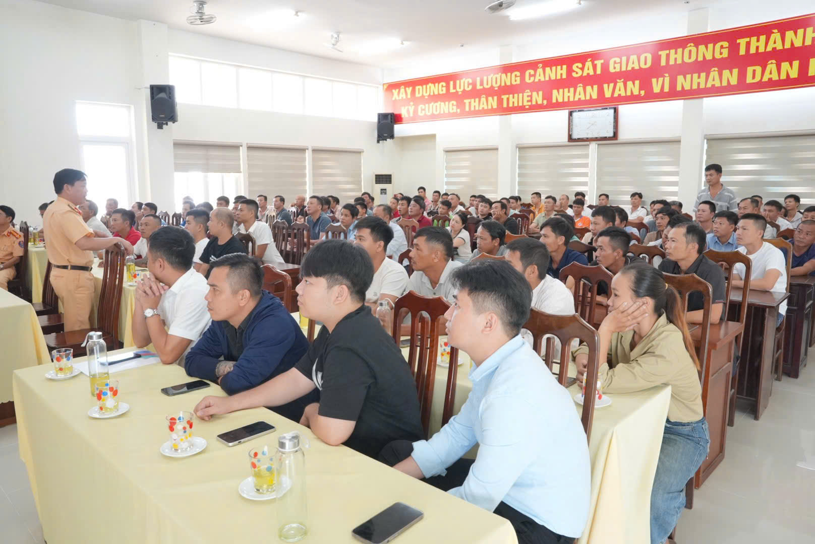 Huế: Mở chiến dịch đ&agrave;o tạo kỹ năng l&aacute;i xe an to&agrave;n k&eacute;o giảm tai nạn giao th&ocirc;ng- Ảnh 2.