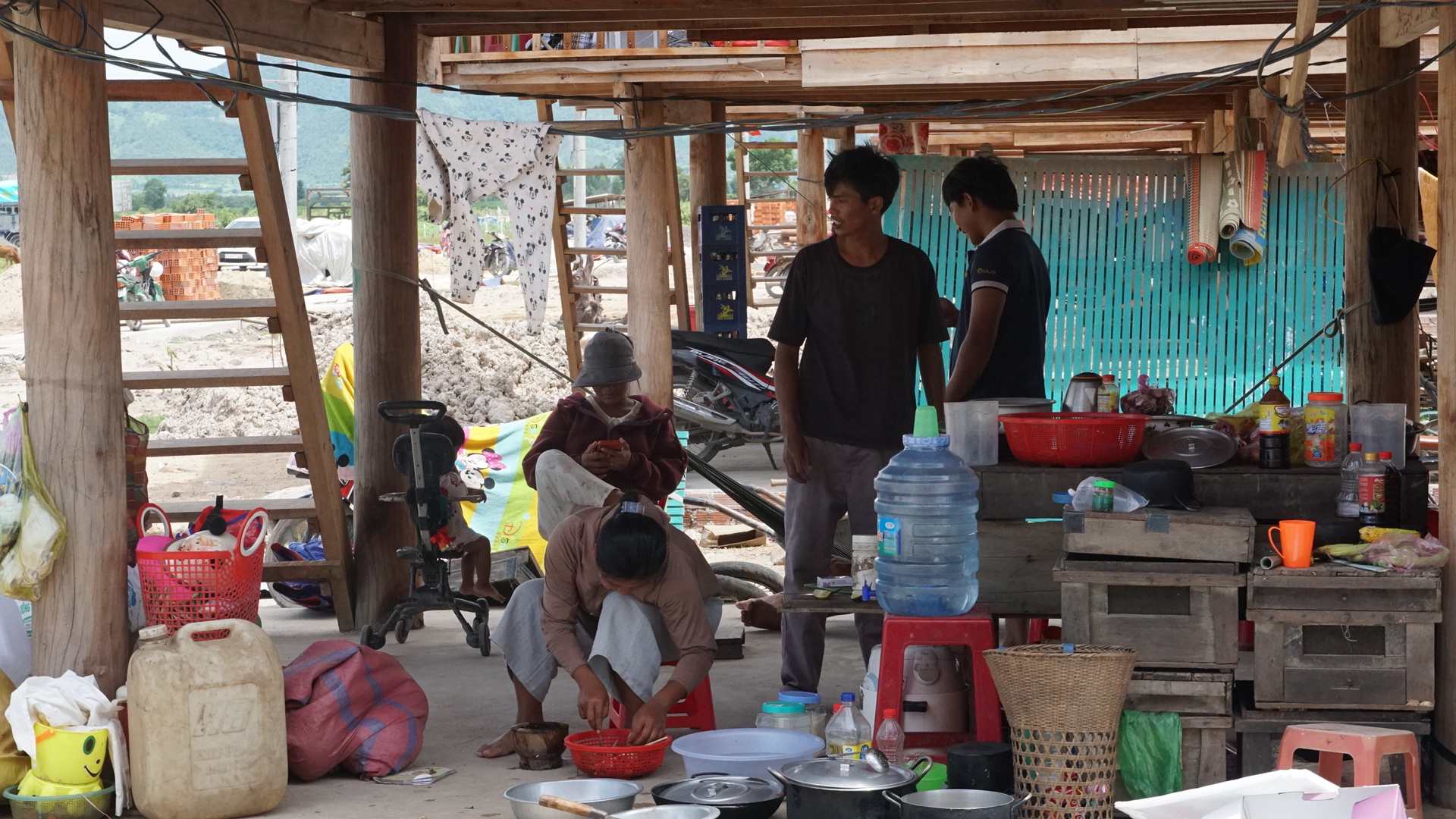 Gia Lai: Điều xe chuy&ecirc;n dụng đưa nước sạch đến người d&acirc;n v&ugrave;ng t&aacute;i định cư- Ảnh 4.