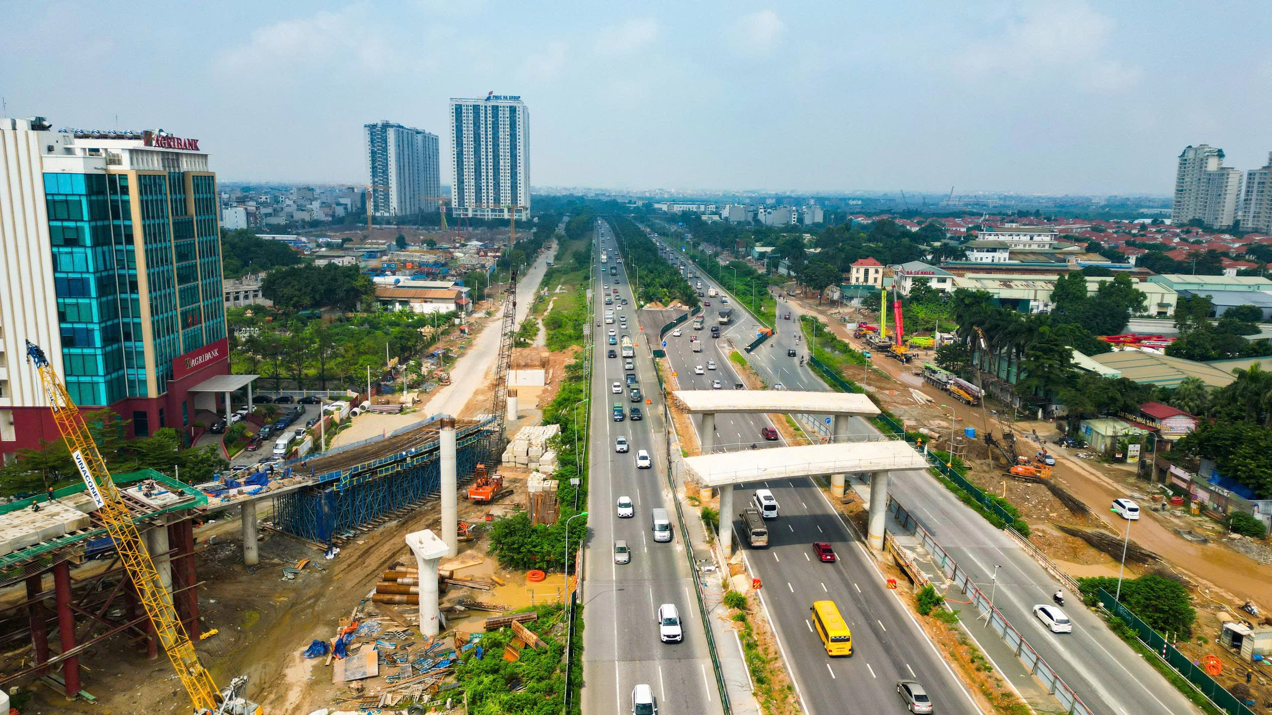 Cận cảnh: N&uacute;t giao V&agrave;nh đai 3,5 - Đại lộ Thăng Long dần th&agrave;nh h&igrave;nh - Ảnh 4.