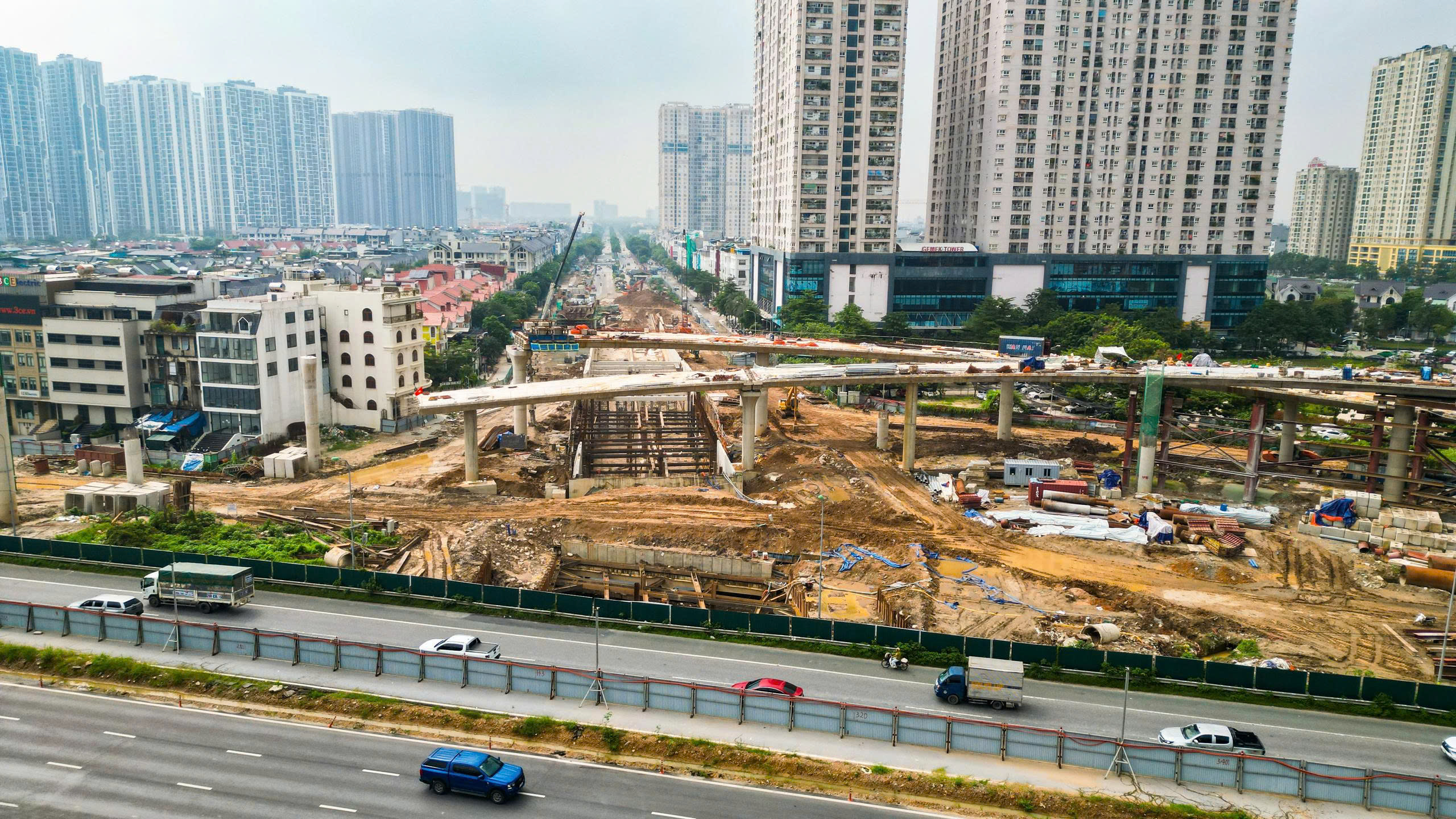 Cận cảnh: N&uacute;t giao V&agrave;nh đai 3,5 - Đại lộ Thăng Long dần th&agrave;nh h&igrave;nh - Ảnh 7.