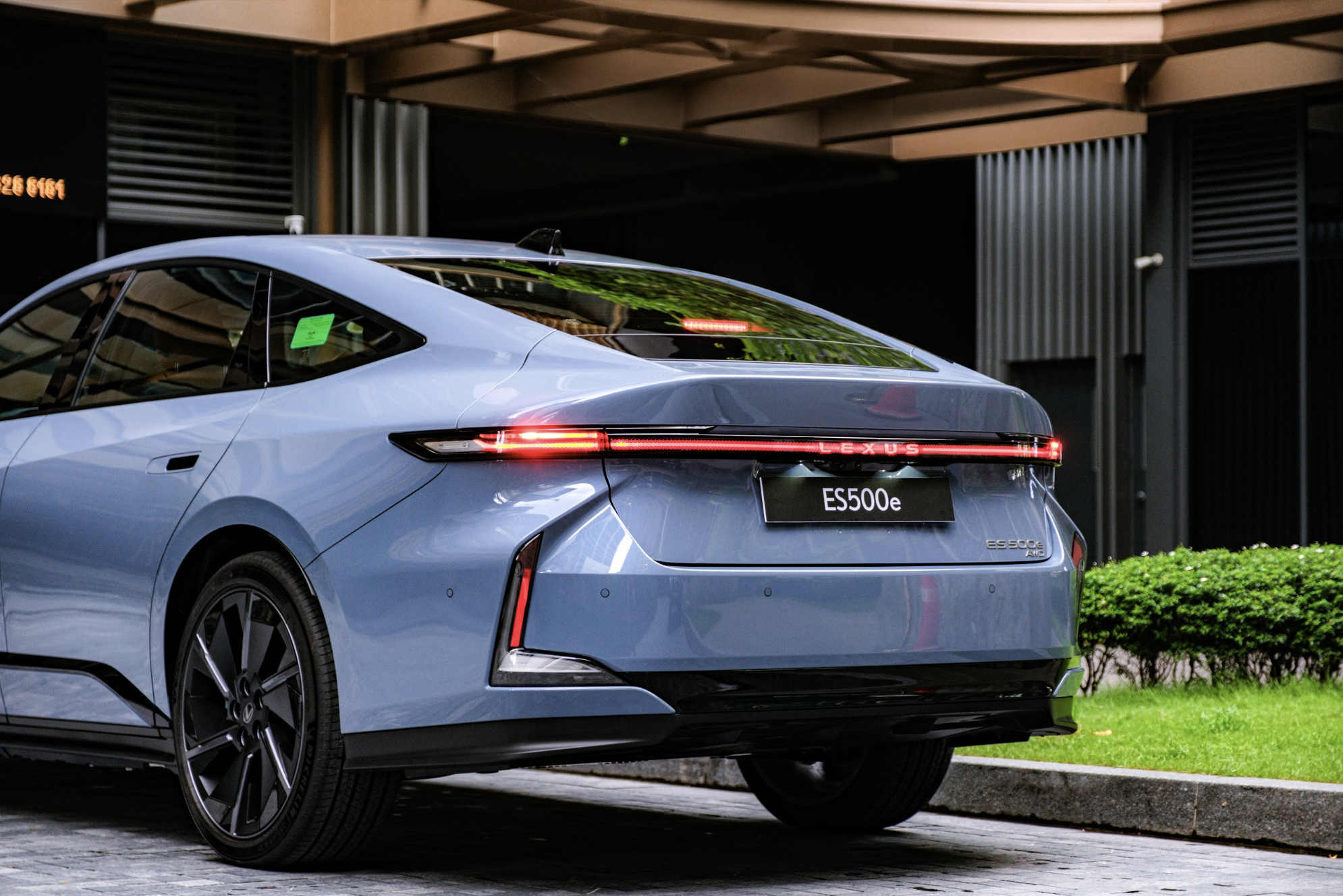 Lexus ES điện hóa hoàn toàn, giá cao nhất 2,94 tỷ đồng- Ảnh 3.