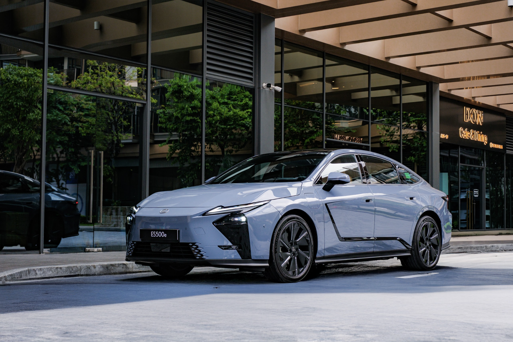 Lexus ES điện hóa hoàn toàn, giá cao nhất 2,94 tỷ đồng- Ảnh 2.