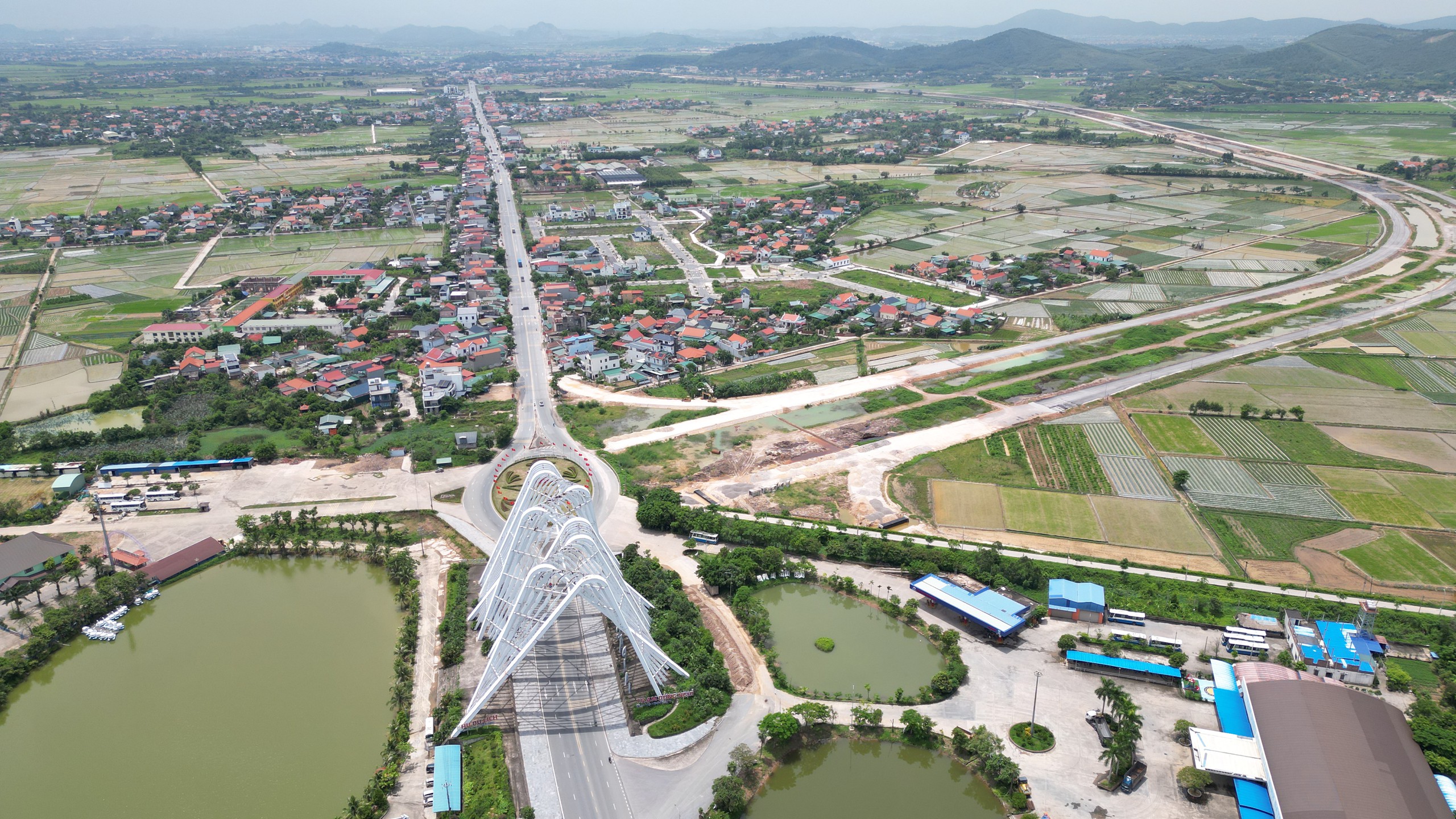 Quảng Ninh: H&agrave;nh tr&igrave;nh hơn 60 năm từ v&ugrave;ng than đến th&agrave;nh phố xanh, hiện đại- Ảnh 11.