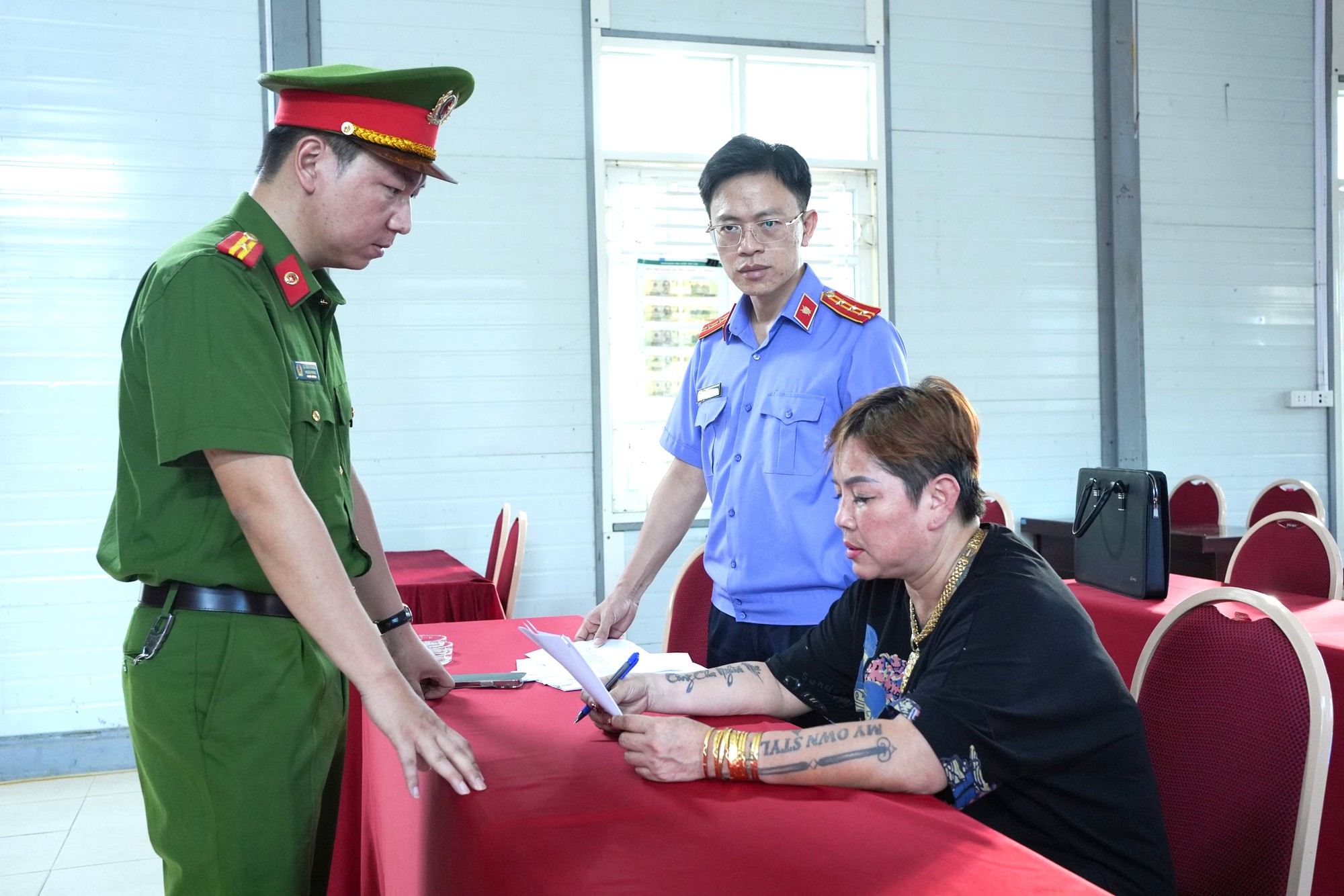 Sơn La: Khởi tố Tiktoker "Thảo R&agrave;n Ri Mộc Ch&acirc;u" về tội cho vay l&atilde;i nặng - Ảnh 2.