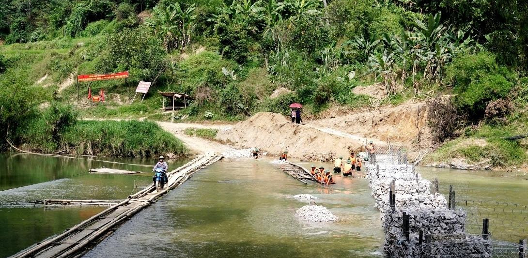 Bộ đội thần tốc l&agrave;m cầu vượt s&ocirc;ng sau chỉ đạo của Chủ tịch UBND tỉnh Lạng Sơn- Ảnh 4.