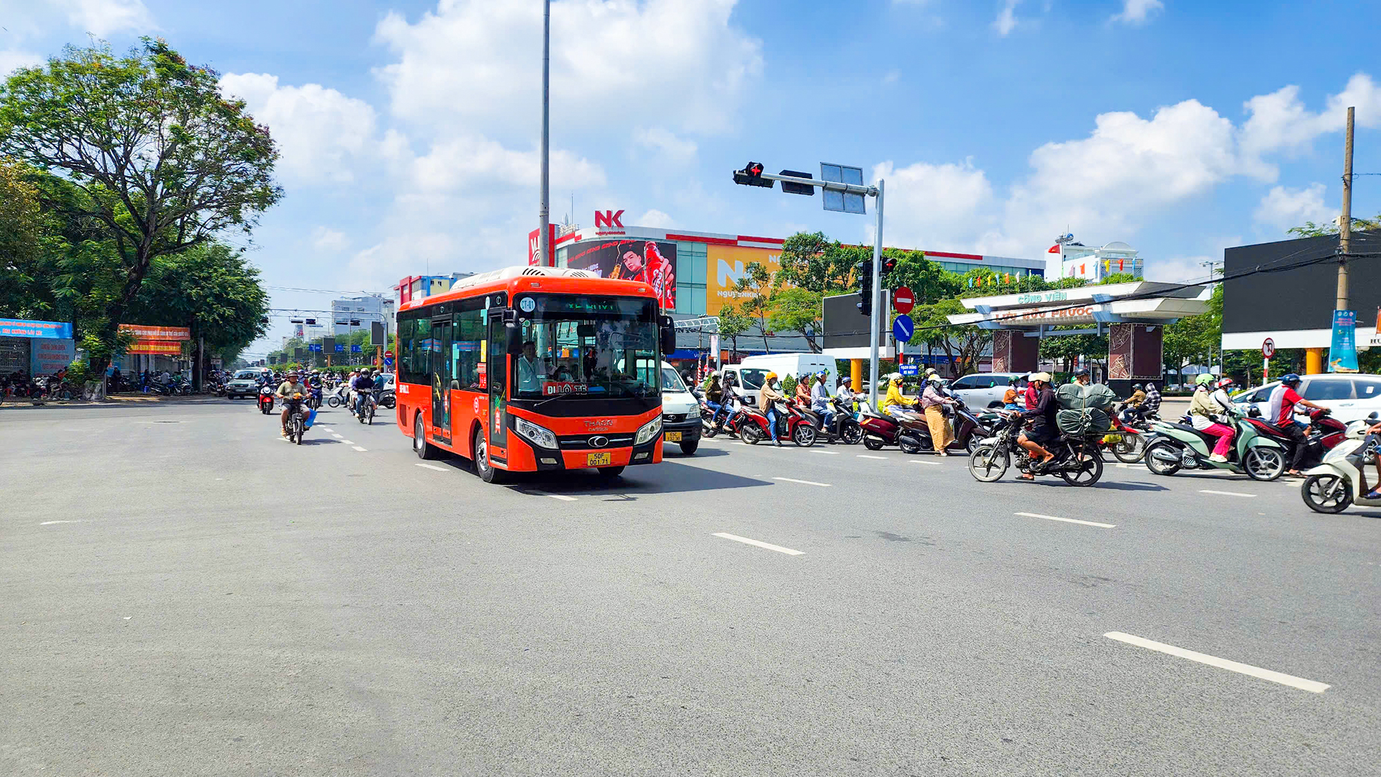Đi khắp T&acirc;y Đ&ocirc; dễ d&agrave;ng với xe bu&yacute;t- Ảnh 1.