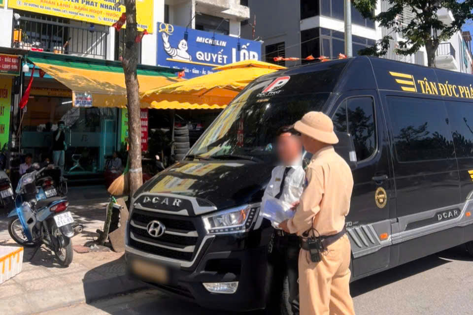 H&agrave; Nội: V&igrave; sao nhiều chủ doanh nghiệp xe kh&aacute;ch bị xử phạt quanh Bến xe Nước Ngầm?- Ảnh 1.