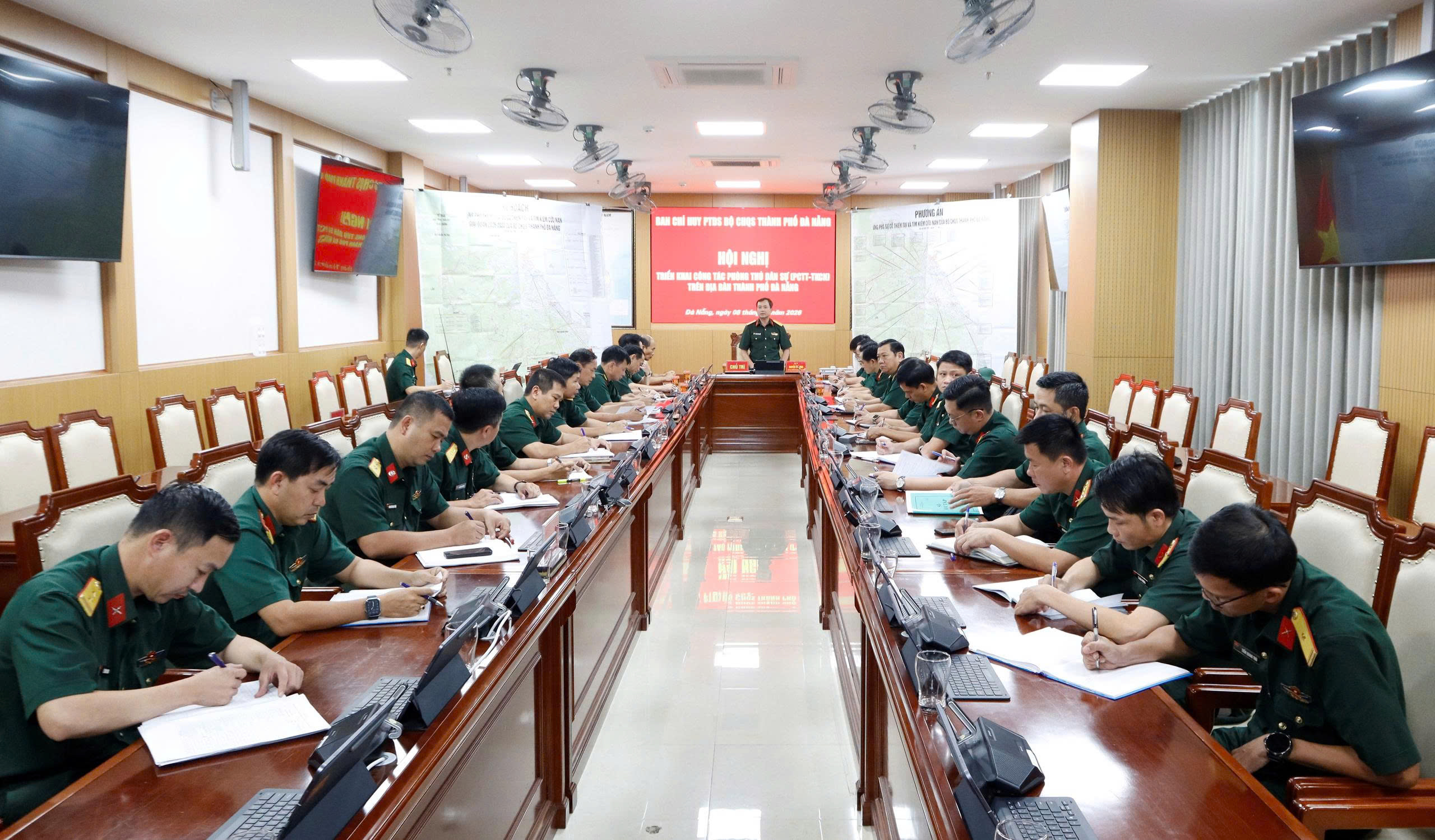 Đ&agrave; Nẵng: Qu&acirc;n đội ứng trực 24/24h chống mưa lũ, xe thiết gi&aacute;p lội nước sẵn s&agrave;ng nhận lệnh- Ảnh 1.