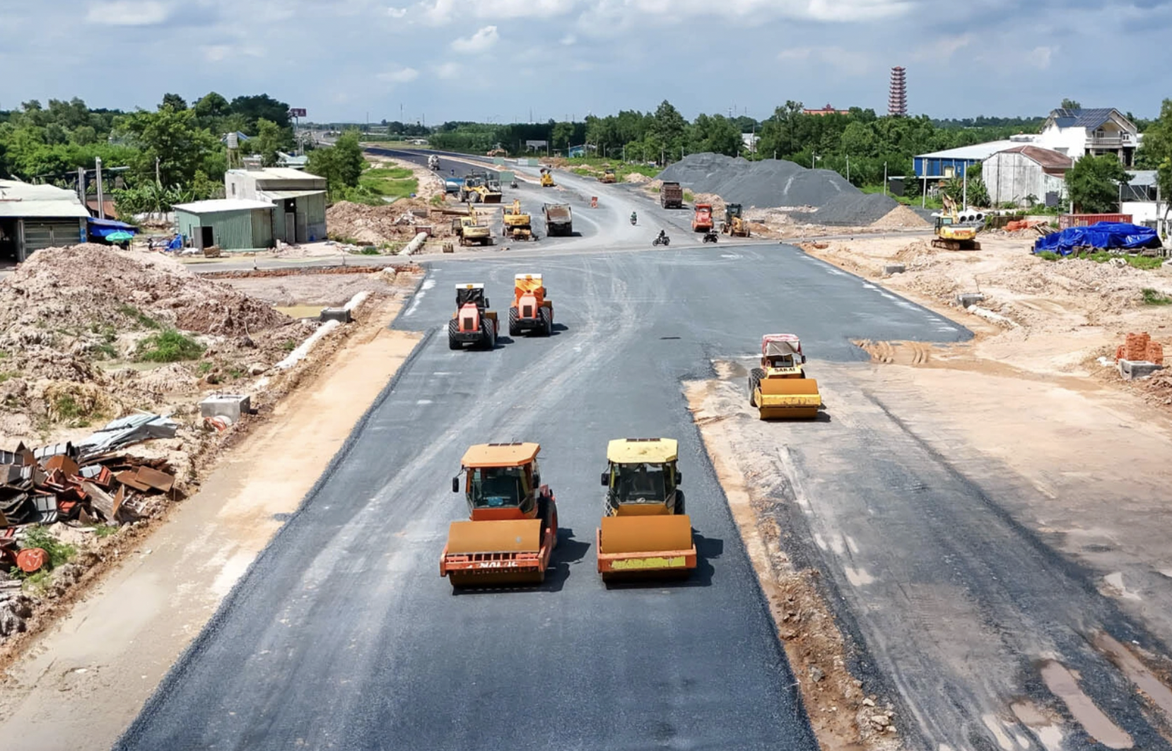 Đồng Nai tăng tốc thi c&ocirc;ng c&aacute;c dự &aacute;n trọng điểm, tạo lực đẩy giải ng&acirc;n đầu tư c&ocirc;ng- Ảnh 1.