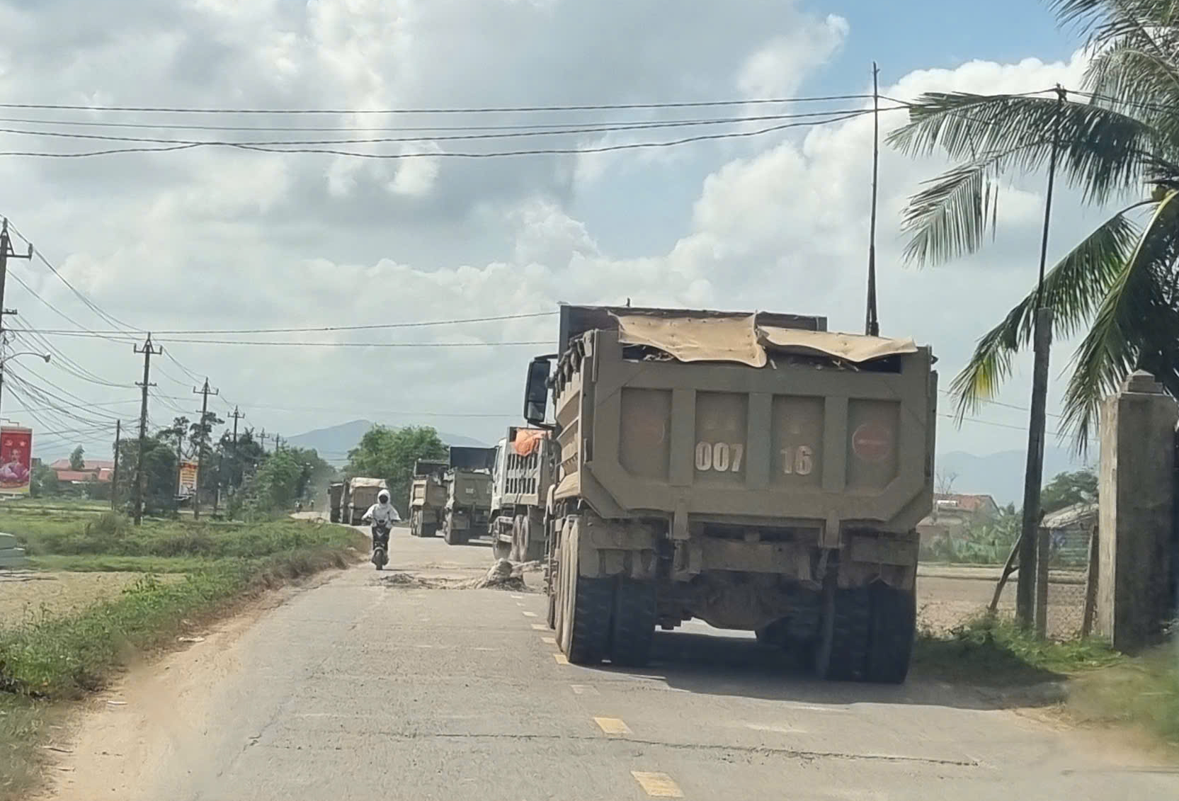 Chi khoảng 109 tỷ đồng sửa chữa tuyến đường hư hỏng khi thi c&ocirc;ng mở rộng s&acirc;n bay Ph&ugrave; C&aacute;t- Ảnh 1.