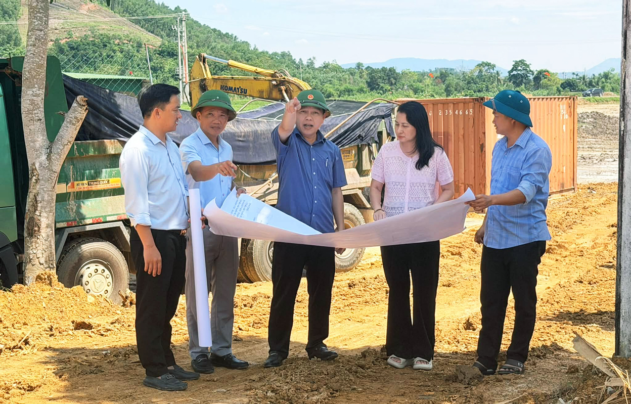 Cao tốc Vinh - Thanh Thuỷ khởi công gần 5 tháng vẫn chưa có bãi đổ thải - Ảnh 3.