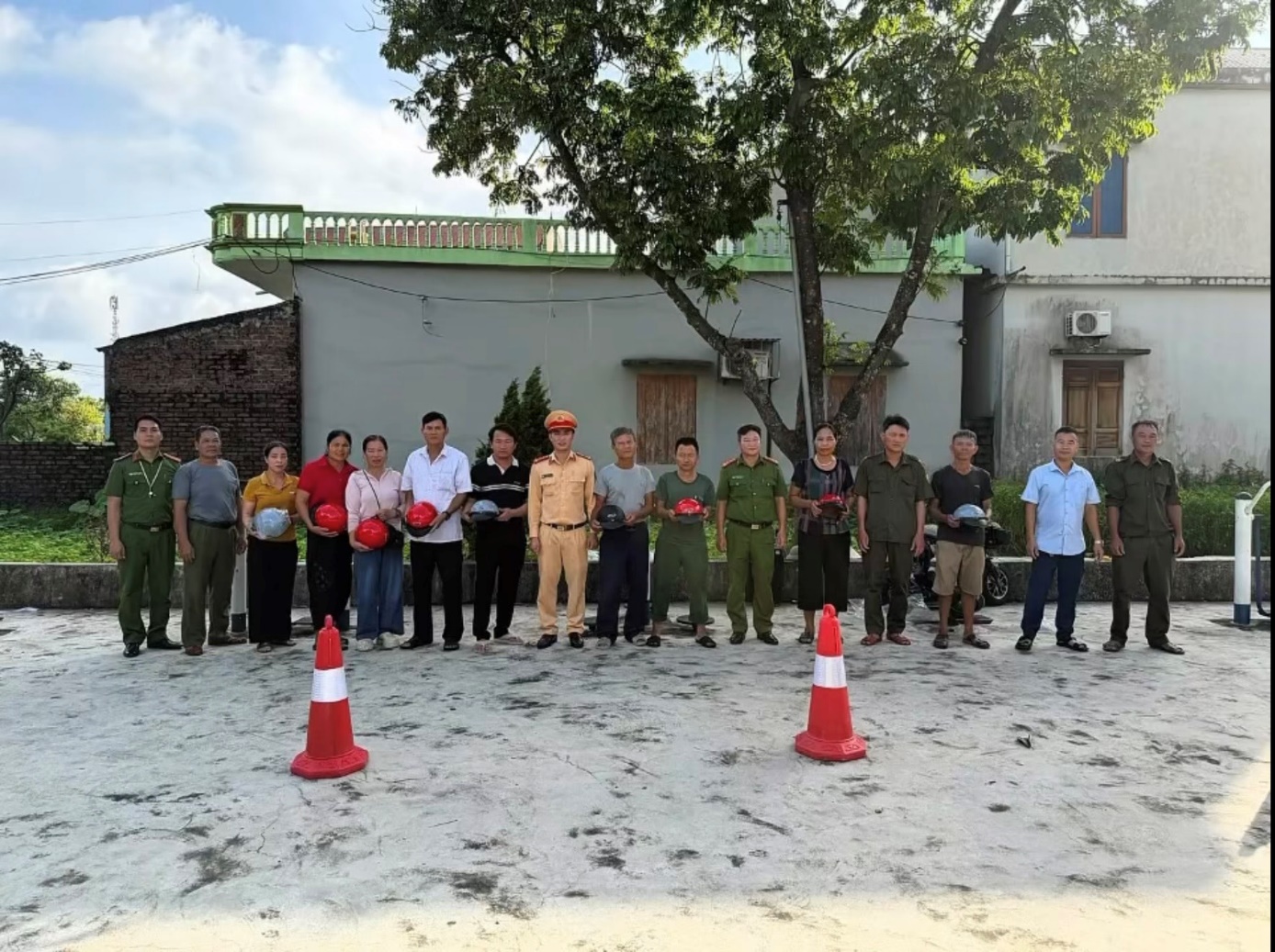 Ninh Bình: Hơn 10.500 học sinh được tuyên truyền an toàn giao thông- Ảnh 2.