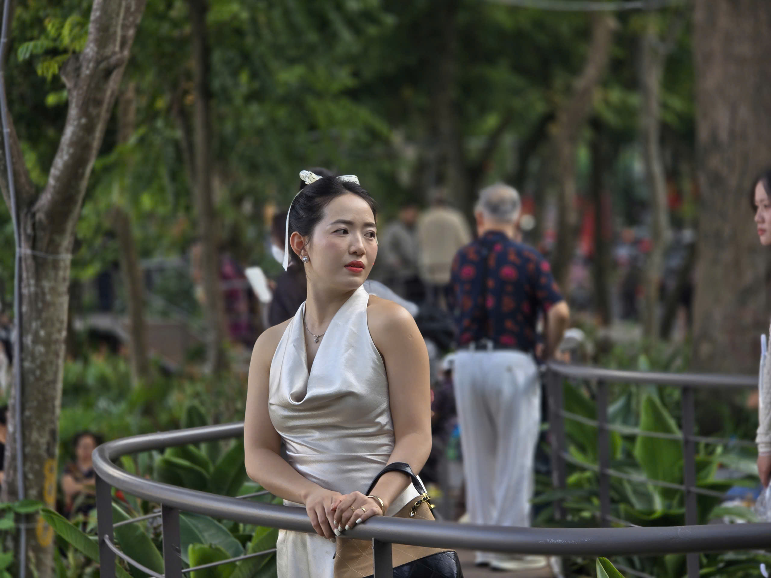 L&agrave;m mới cảm x&uacute;c với kh&ocirc;ng gian nghệ thuật &ldquo;Dải lụa k&yacute; ức&rdquo; b&ecirc;n hồ Ho&agrave;n Kiếm - Ảnh 22.