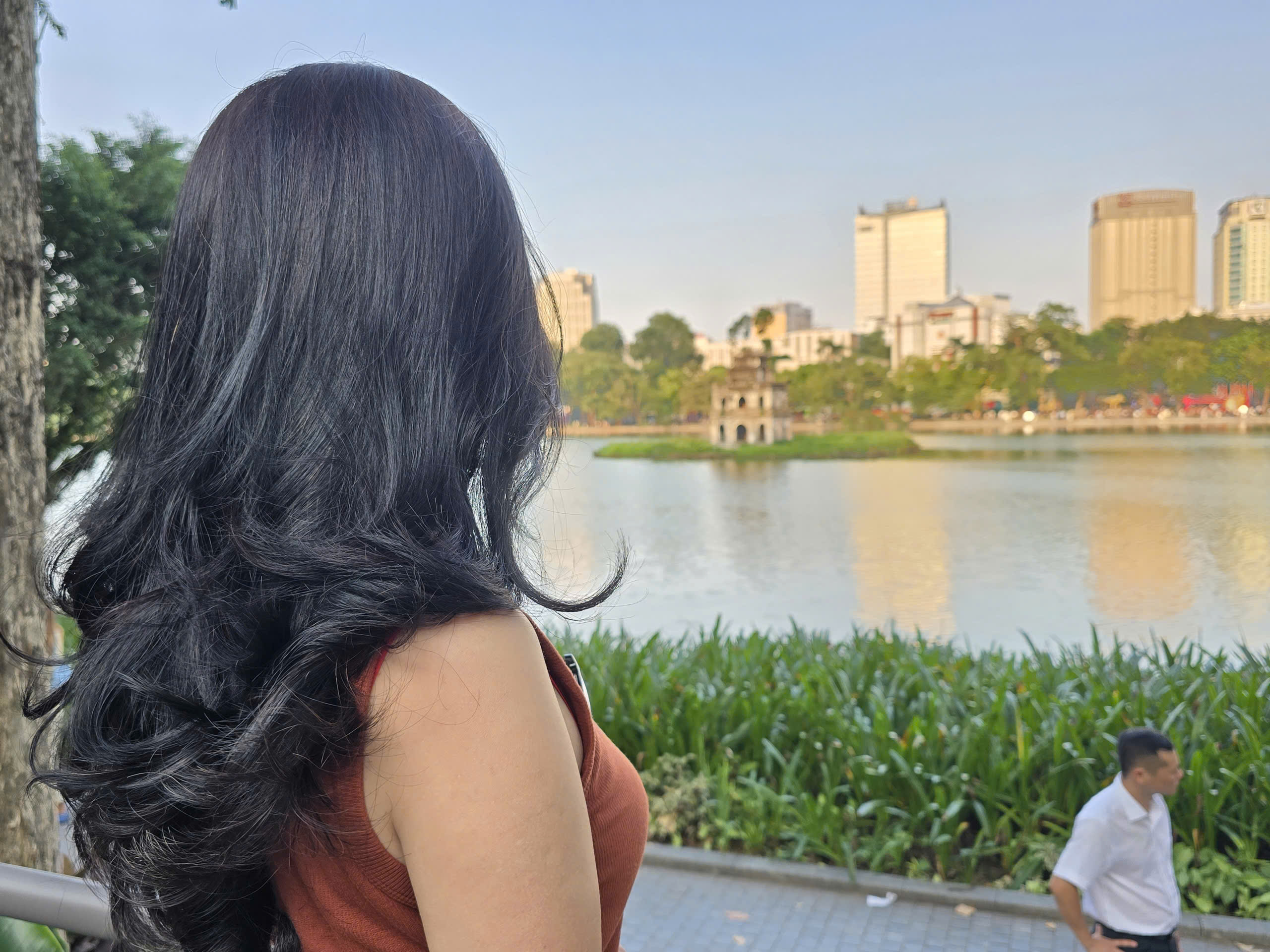L&agrave;m mới cảm x&uacute;c với kh&ocirc;ng gian nghệ thuật &ldquo;Dải lụa k&yacute; ức&rdquo; b&ecirc;n hồ Ho&agrave;n Kiếm - Ảnh 34.