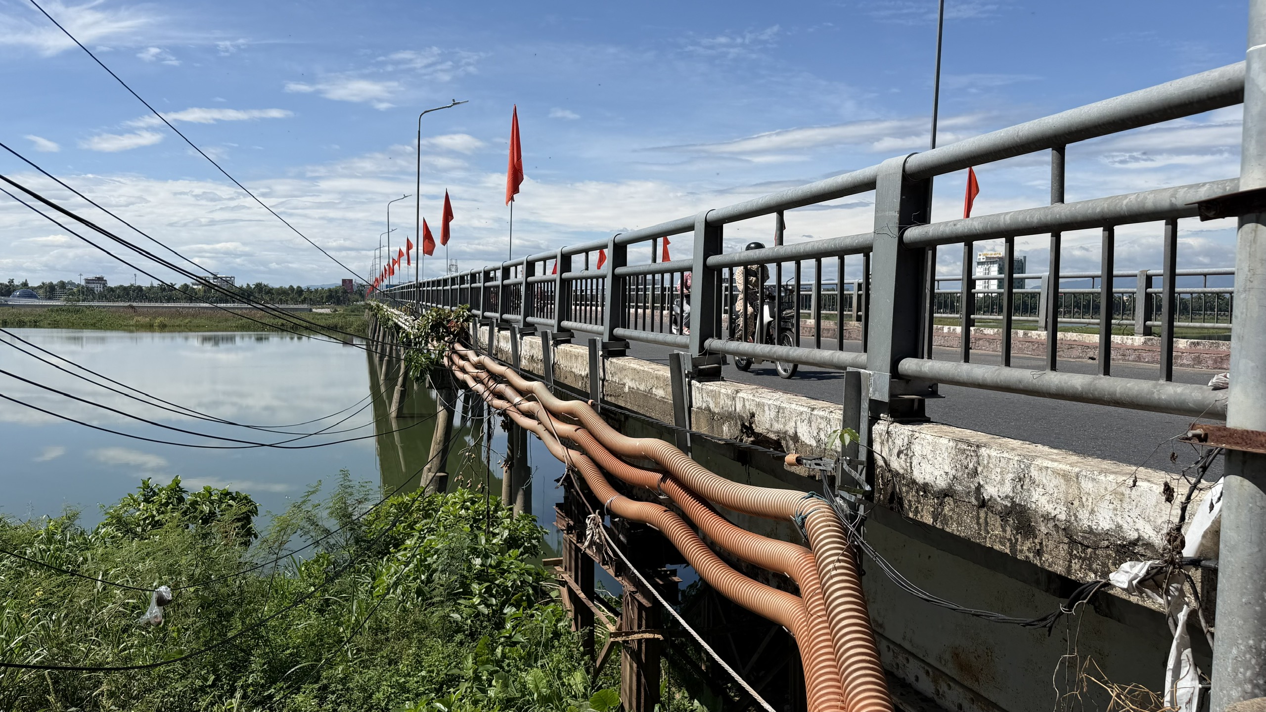 Quảng Ng&atilde;i: Sắp đ&oacute;ng cầu Tr&agrave; Kh&uacute;c để phục vụ thi c&ocirc;ng- Ảnh 2.