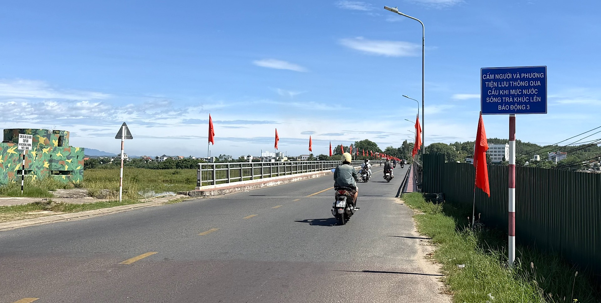 Quảng Ng&atilde;i: Sắp đ&oacute;ng cầu Tr&agrave; Kh&uacute;c để phục vụ thi c&ocirc;ng- Ảnh 1.