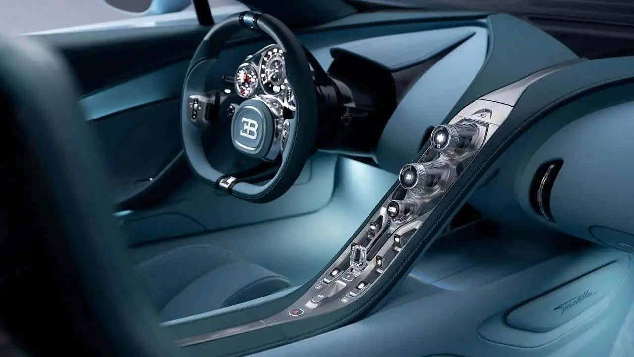 Bugatti cho rằng màn hình càng to, xe chưa chắc càng sang - Ảnh 2.
