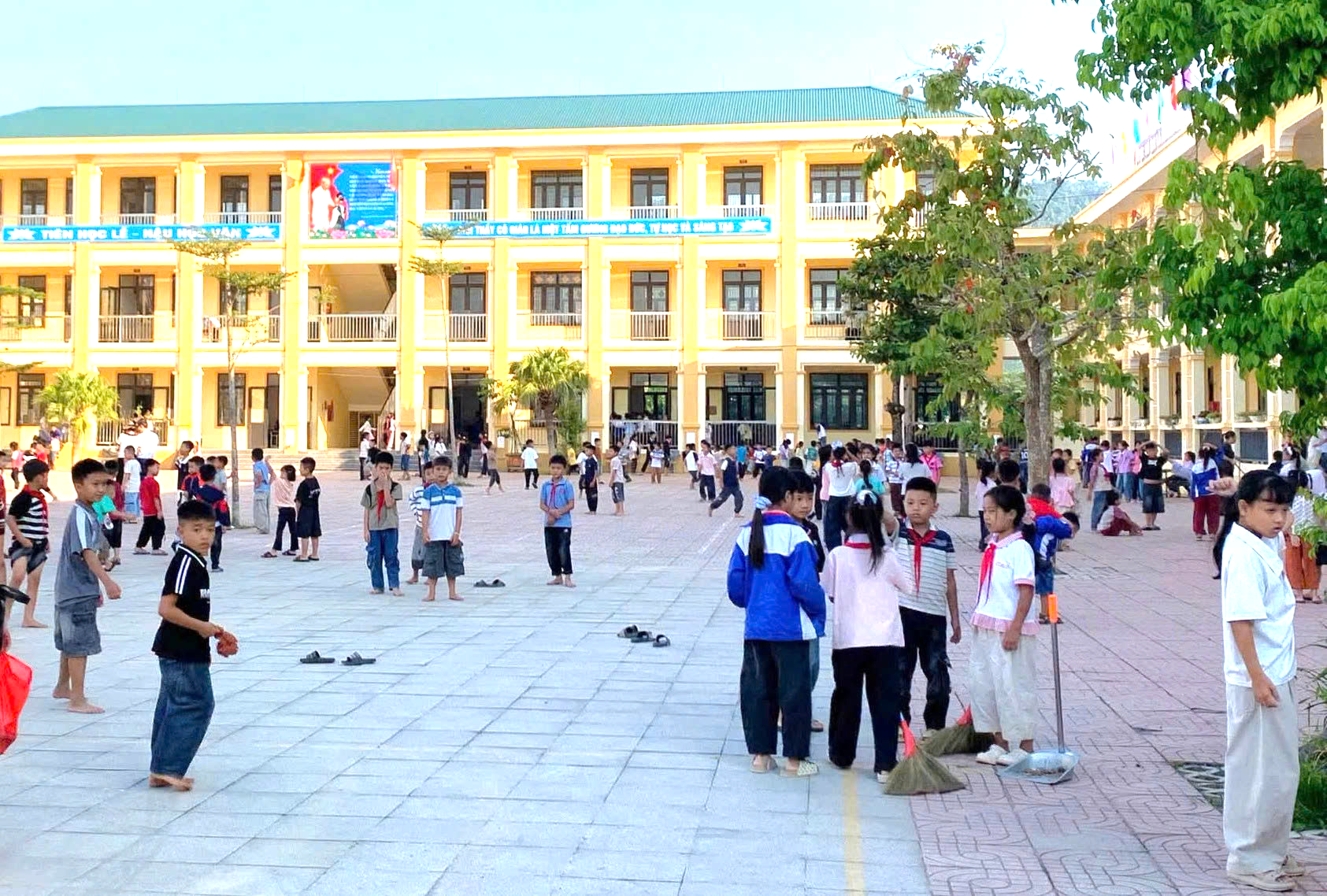 Nghệ An: 161 học sinh điểm trường Tiến Sơn về học ở trường ch&iacute;nh sau hơn 1 th&aacute;ng tạm nghỉ- Ảnh 2.