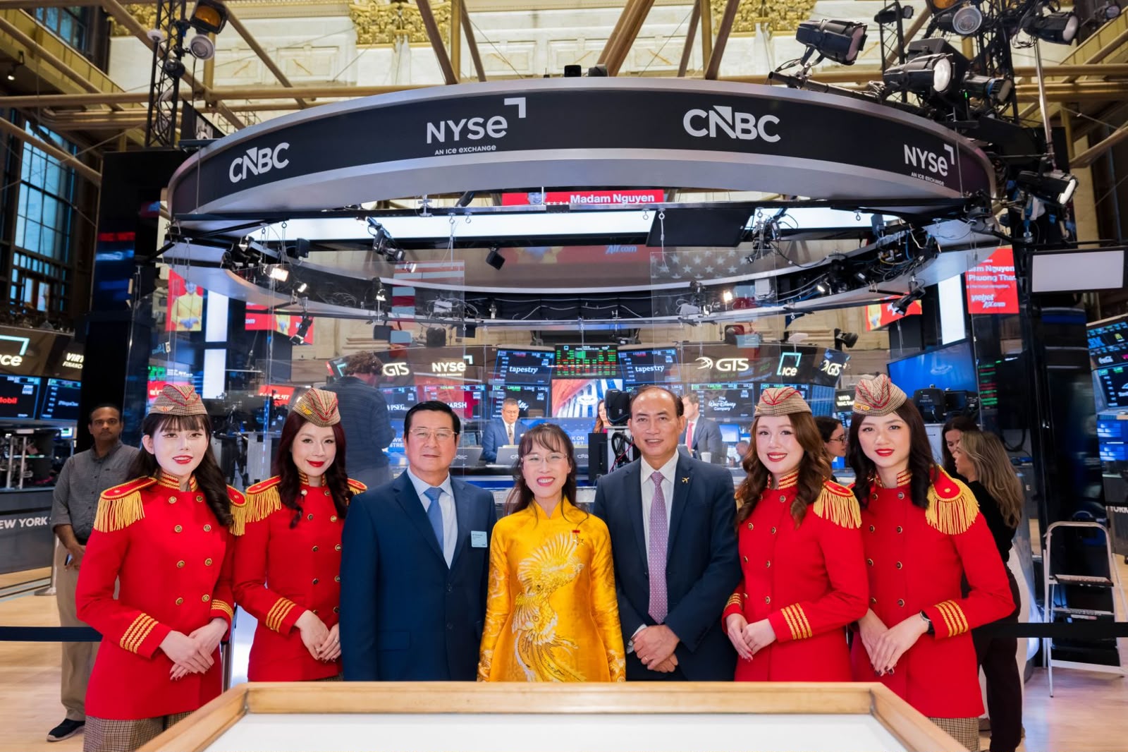 Từ NYSE nh&igrave;n ra thế giới: Dấu ấn nữ doanh nh&acirc;n Việt tr&ecirc;n h&agrave;nh tr&igrave;nh hội nhập - Ảnh 1.