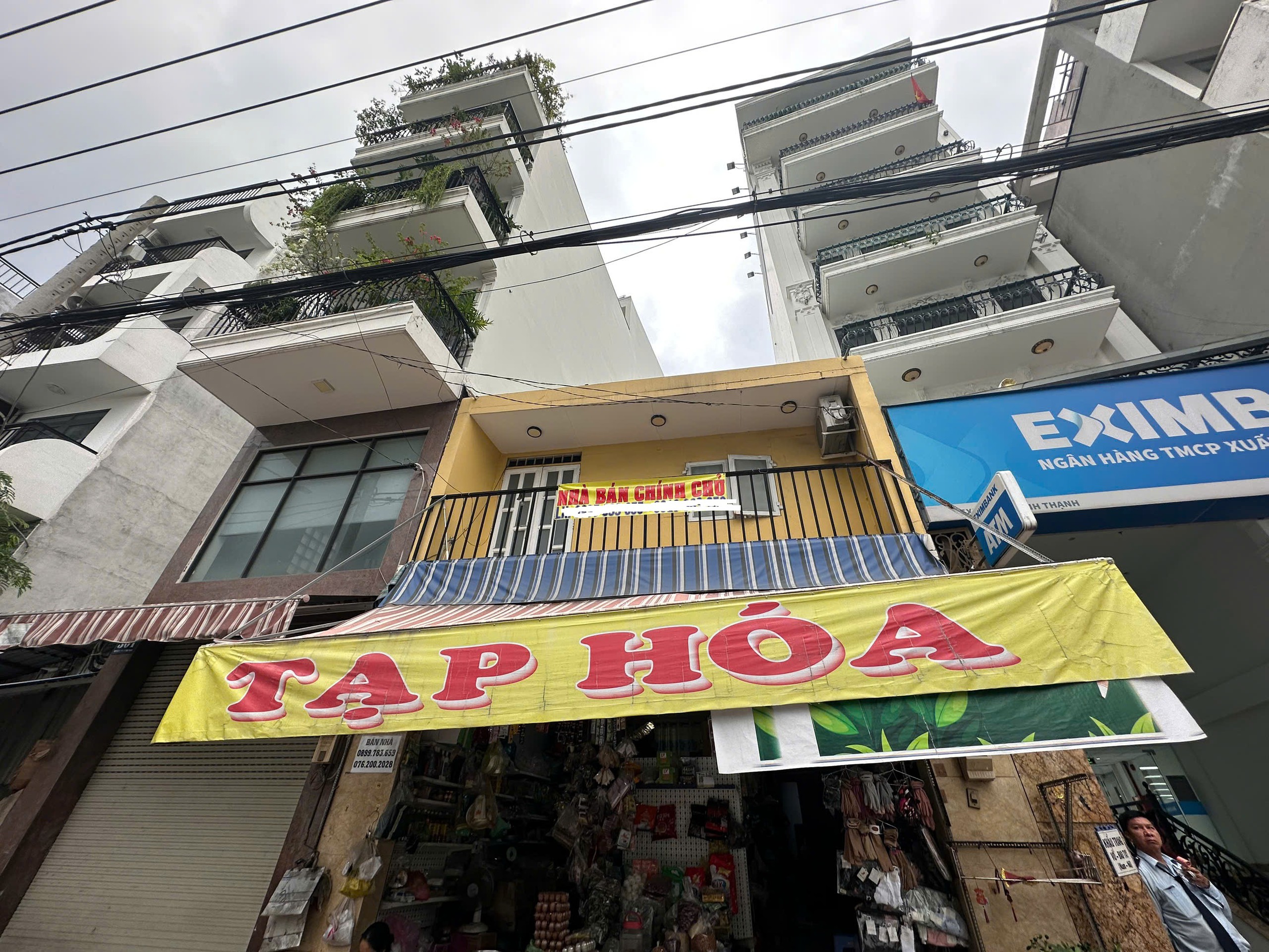 Nhà phố, nhà riêng lẻ tại nhiều nơi ở TP.HCM hạ giá tiền tỷ vẫn khó bán - Ảnh 1.