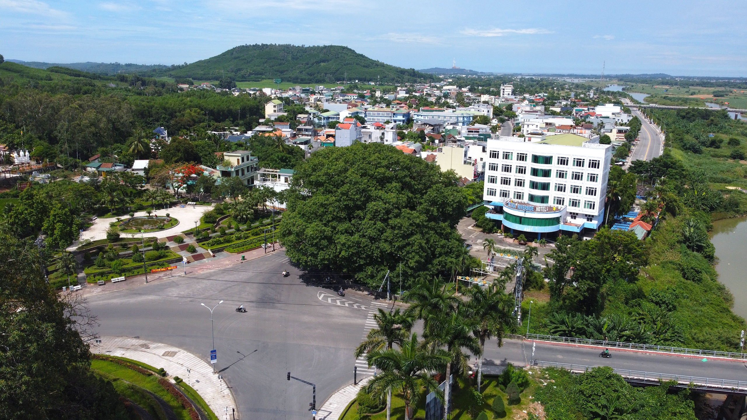 Quảng Ng&atilde;i: H&igrave;nh ảnh cầu Tr&agrave; Kh&uacute;c trước ng&agrave;y đ&oacute;ng đường, cấm xe- Ảnh 23.