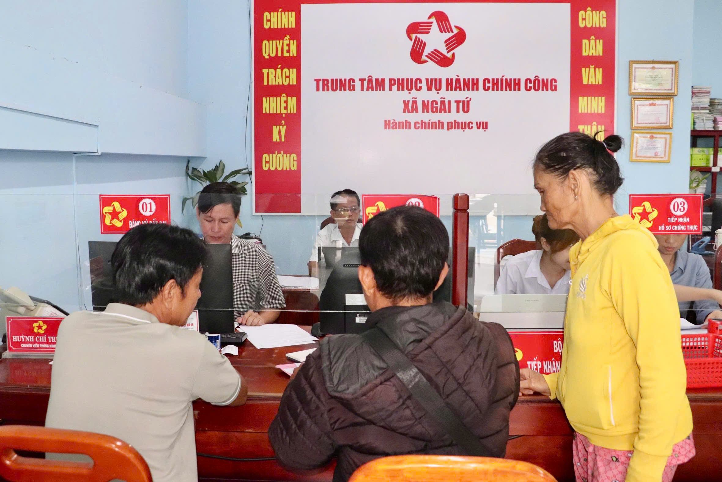 Vĩnh Long: Đột phá cải cách hành chính, chuyển từ "quản lý" sang "chủ động phục vụ"- Ảnh 1.