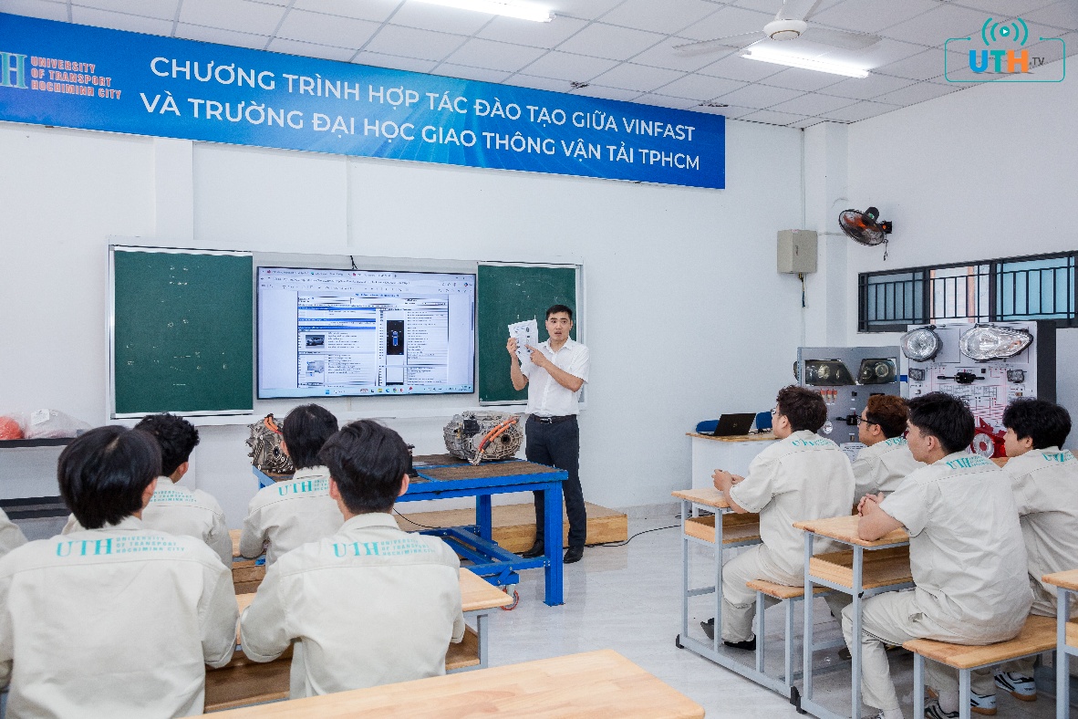 UTH r&uacute;t ngắn khoảng c&aacute;ch từ giảng đường đến doanh nghiệp- Ảnh 2.