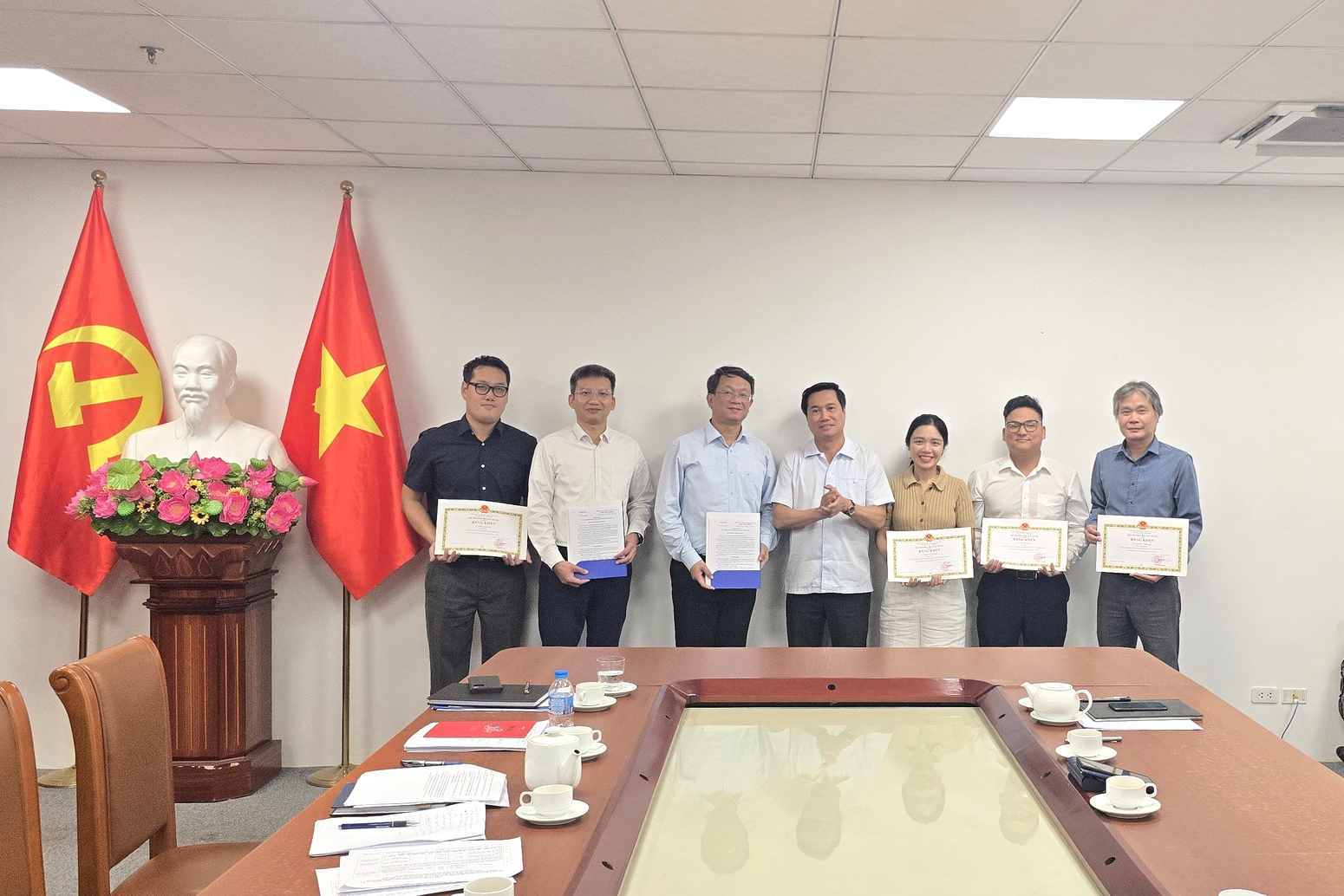 Thứ trưởng Nguyễn Tường Văn chủ tr&igrave; giao ban qu&yacute; III/2026 của Cục Ph&aacute;t triển đ&ocirc; thị - Ảnh 3.
