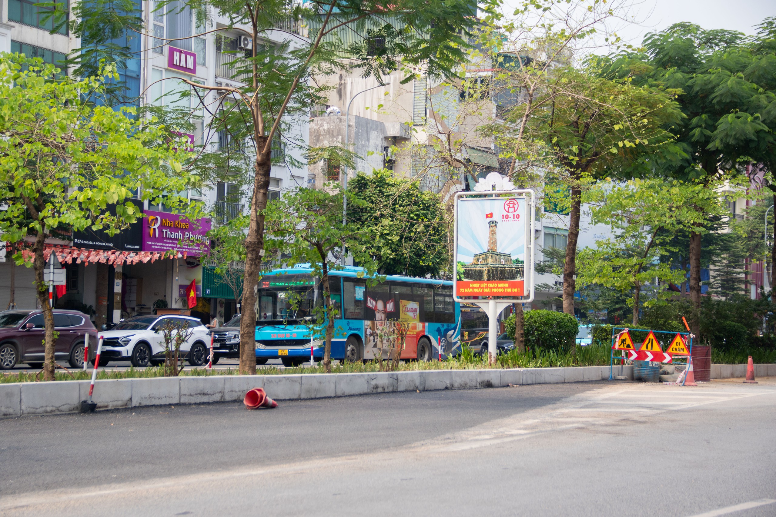 Phố &Ocirc; Chợ Dừa mở rộng mặt đường, giảm &aacute;p lực giao th&ocirc;ng - Ảnh 4.