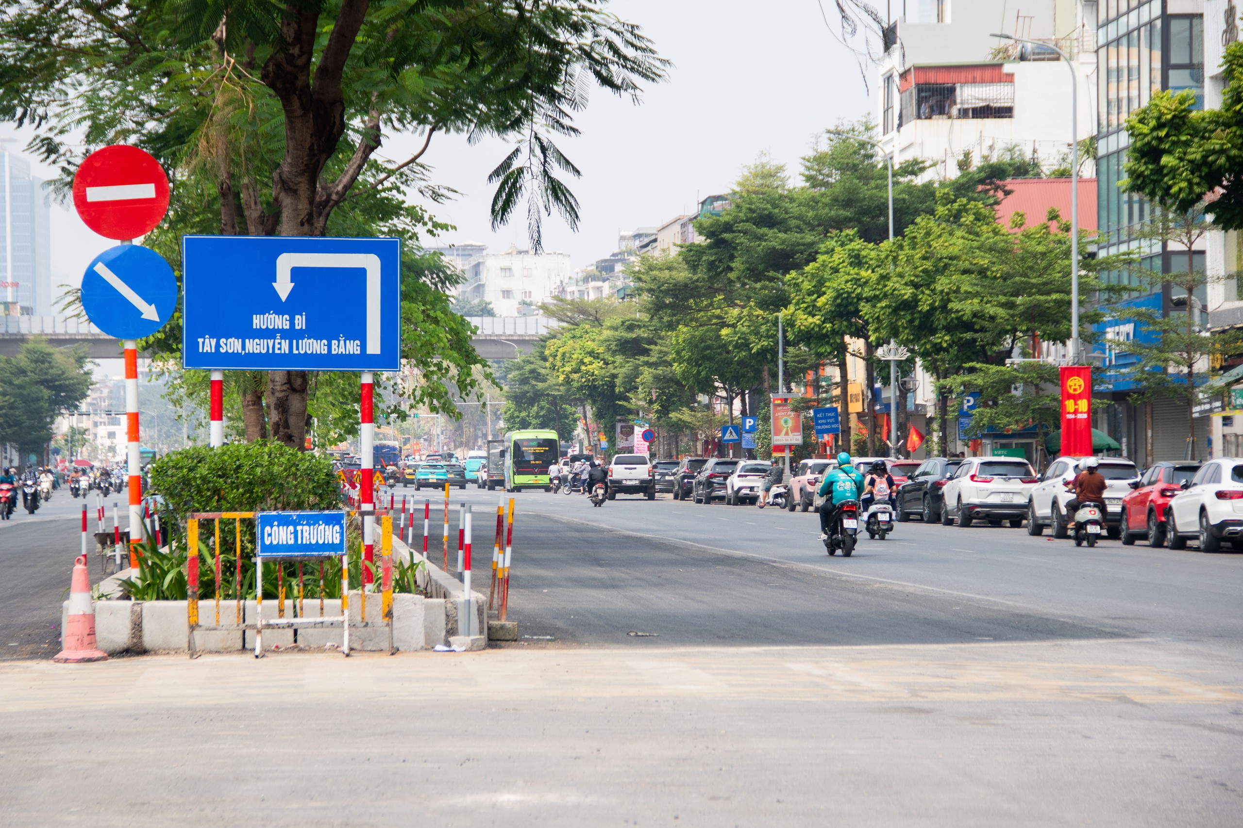 Phố &Ocirc; Chợ Dừa mở rộng mặt đường, giảm &aacute;p lực giao th&ocirc;ng - Ảnh 2.