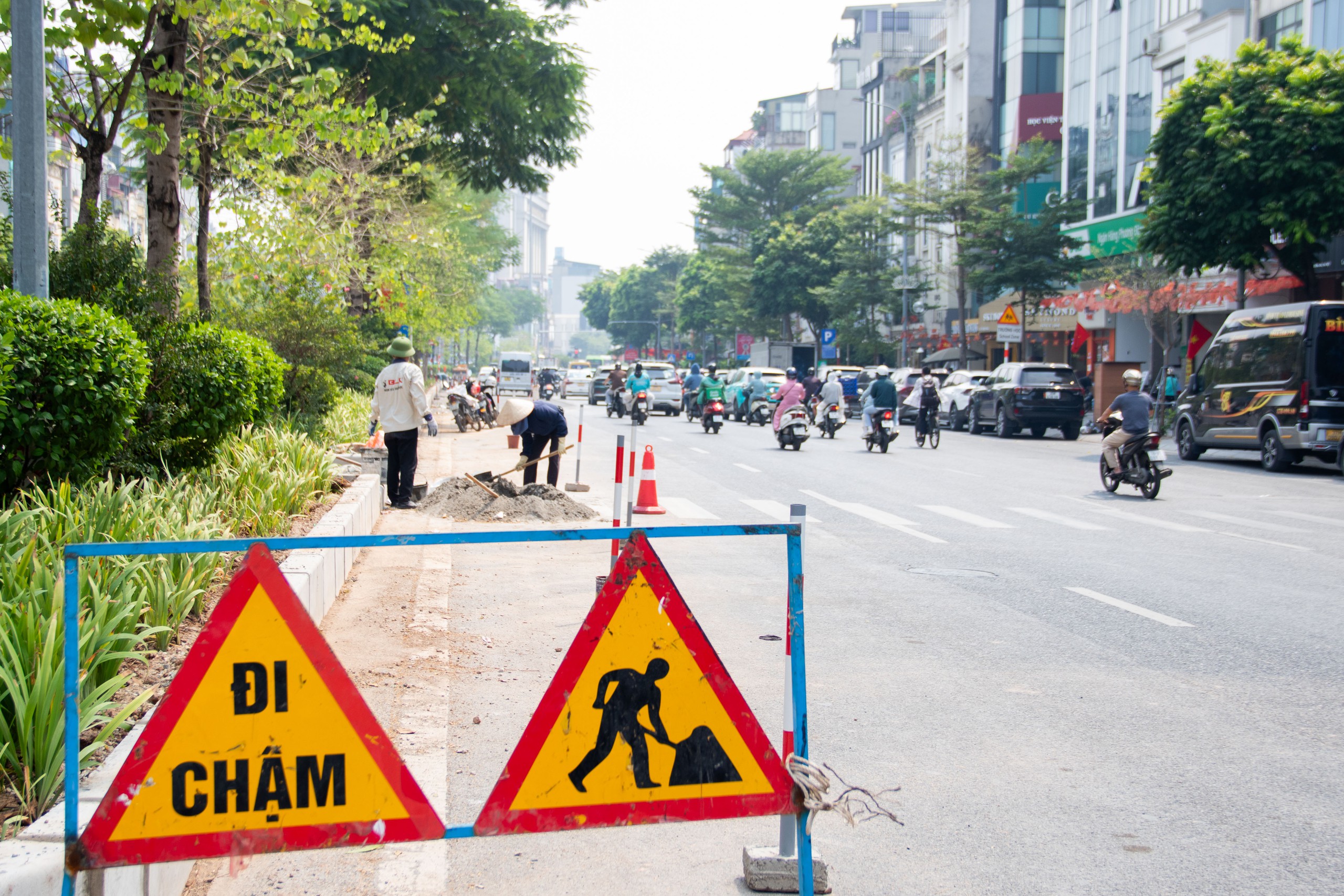Phố &Ocirc; Chợ Dừa mở rộng mặt đường, giảm &aacute;p lực giao th&ocirc;ng - Ảnh 9.