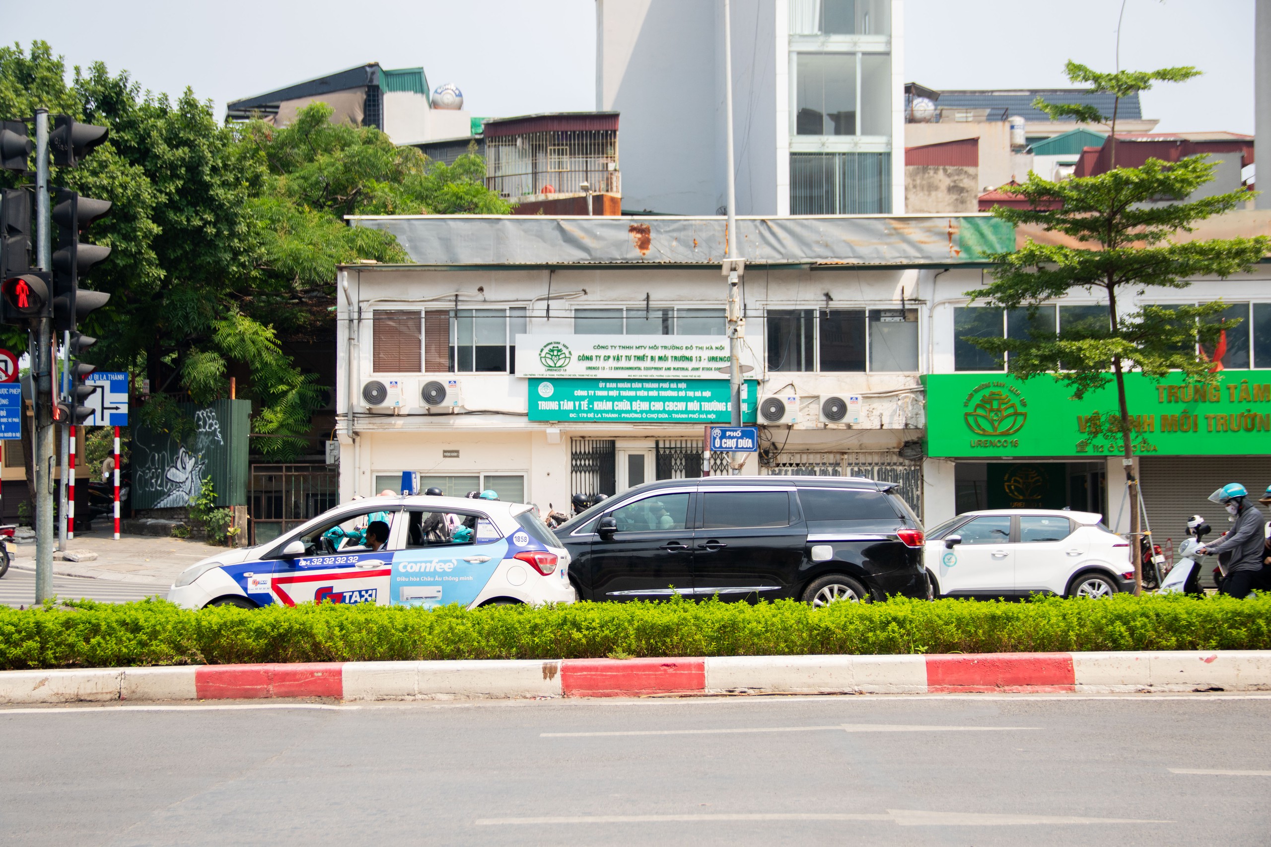 Phố &Ocirc; Chợ Dừa mở rộng mặt đường, giảm &aacute;p lực giao th&ocirc;ng - Ảnh 7.