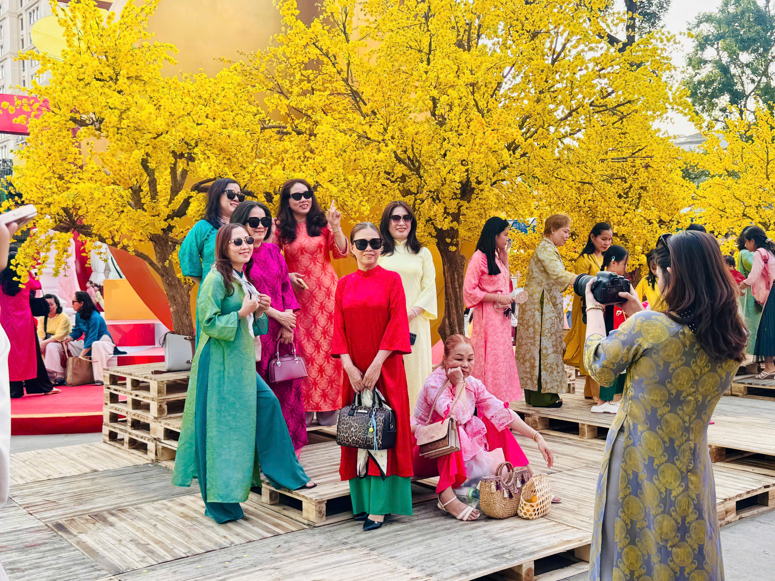 Khai mạc Lễ hội Tết Việt Bính Ngọ 2026 ở TP.HCM: "Đẹp xưa trong rạng rỡ hôm nay"- Ảnh 7. Khai mạc Lễ hội Tết Việt Bính Ngọ 2026 ở TP.HCM: "Đẹp xưa trong rạng rỡ hôm nay"- Ảnh 7.