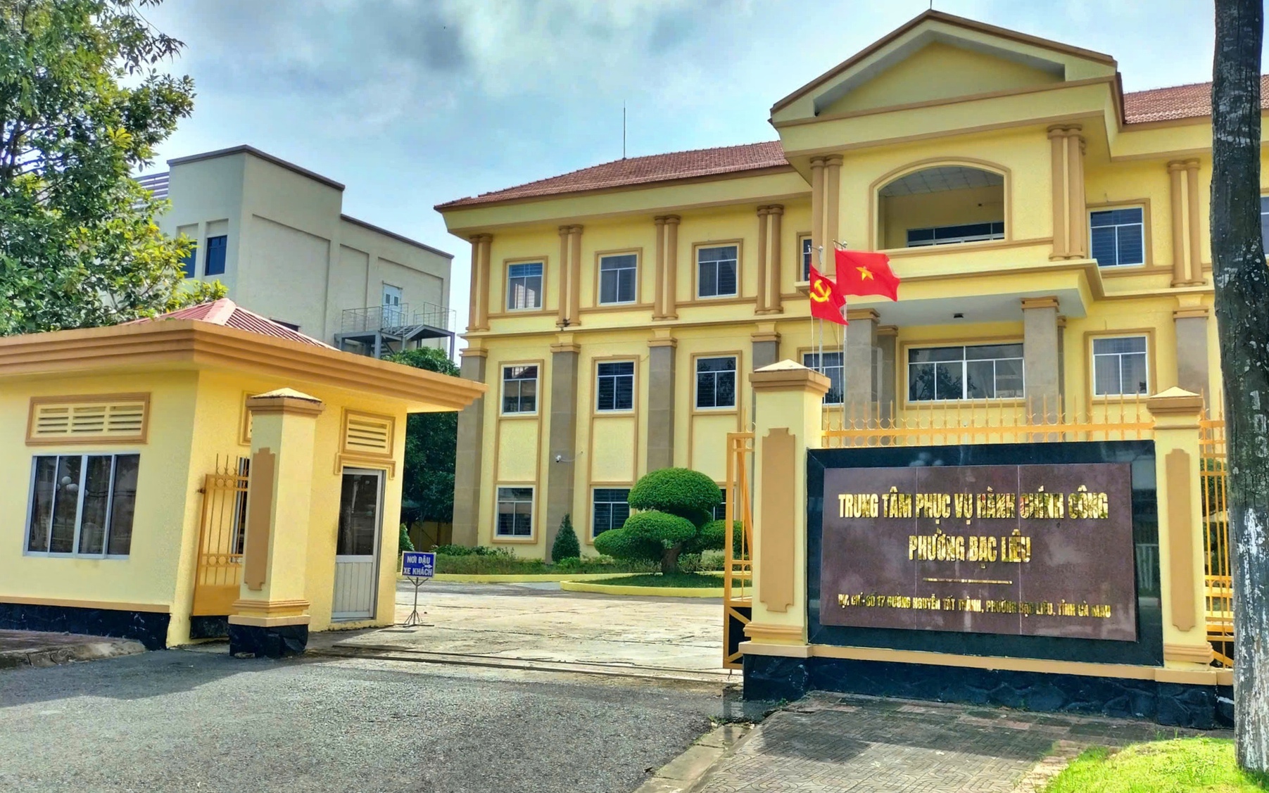 Trụ sở d&ocirc;i dư sau s&aacute;p nhập: Kh&ocirc;ng b&aacute;n vội, kh&ocirc;ng để hoang