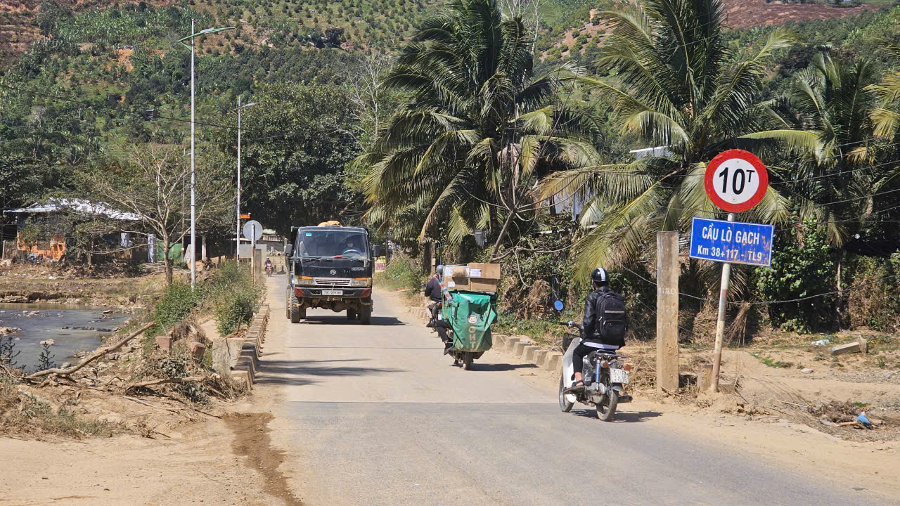 Chạy đua th&ocirc;ng đường nơi v&ugrave;ng cao Kh&aacute;nh H&ograve;a trước Tết- Ảnh 3.